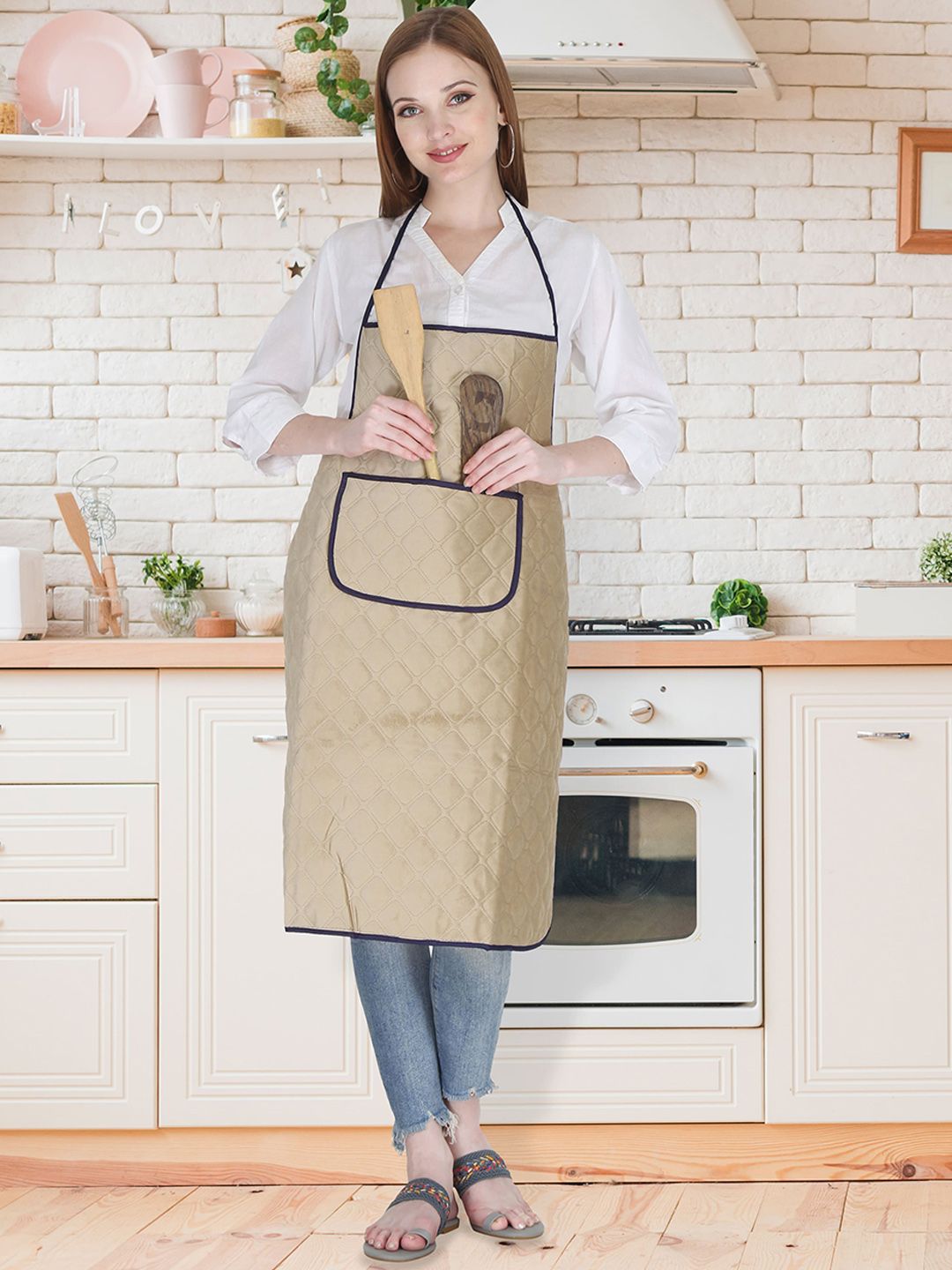 Clasiko Unisex Beige Solid Quilted Cotton Aprons Price in India