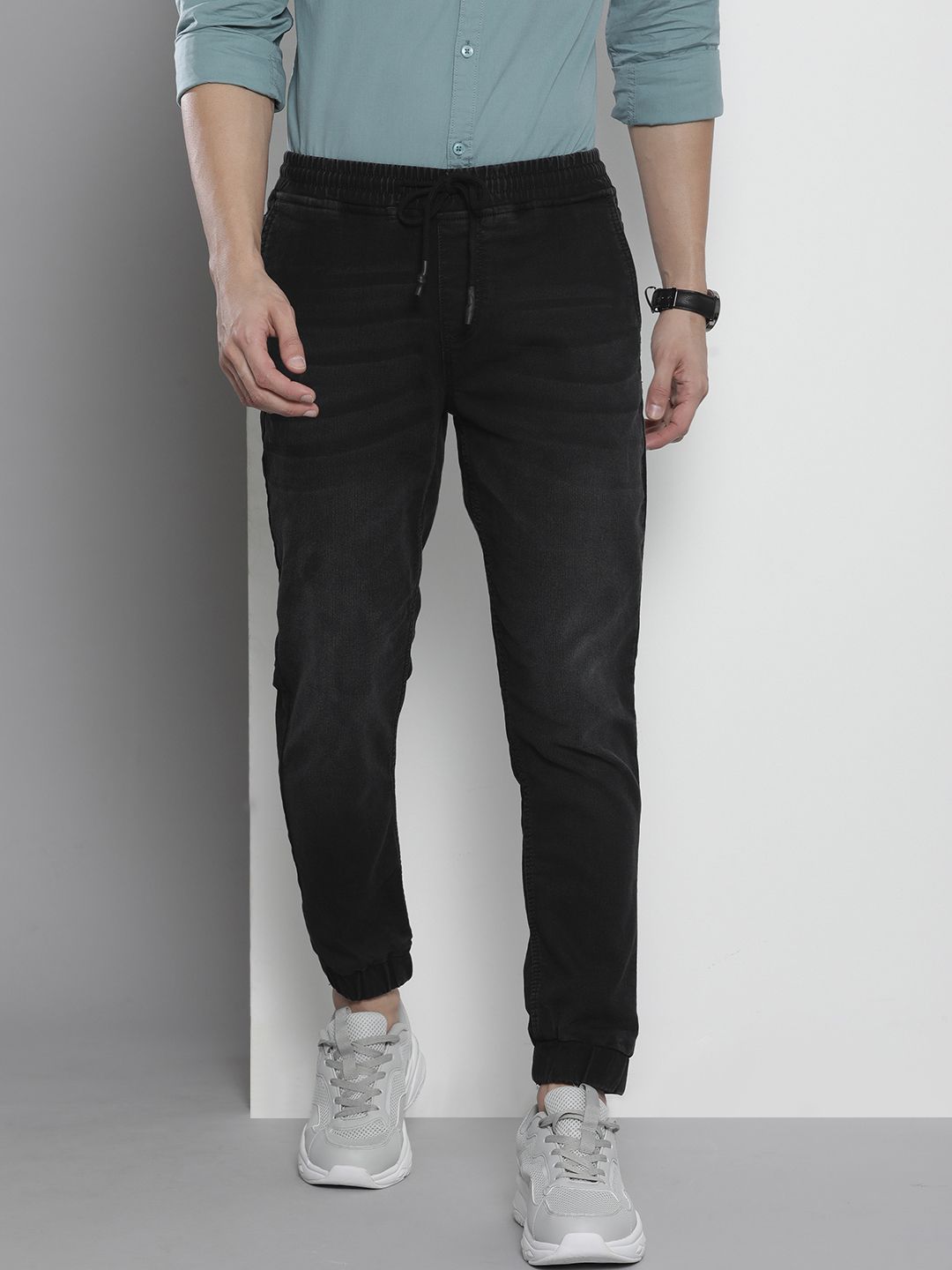 The Indian Garage Co Men Black Jogger Light Fade Stretchable Jeans