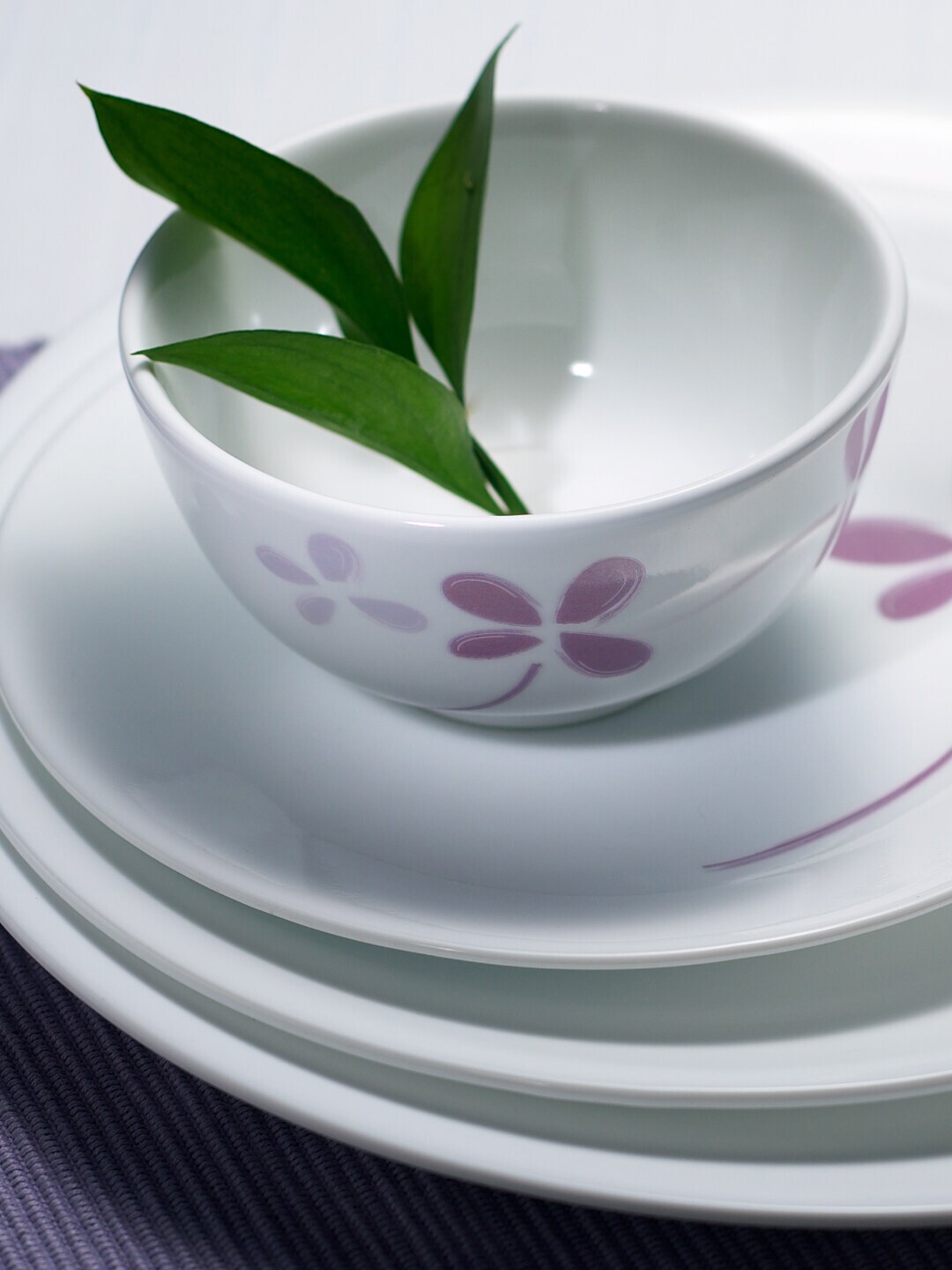 Corelle White & Purple 7 Pieces Floral Printed Glossy Dinner Set Price in India