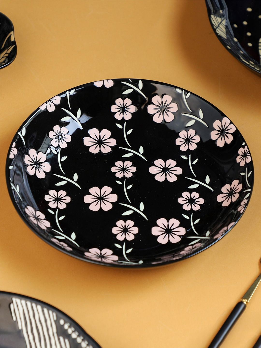 Nestasia Black & Pink 1 Piece Floral Printed Ceramic Plate Price in India