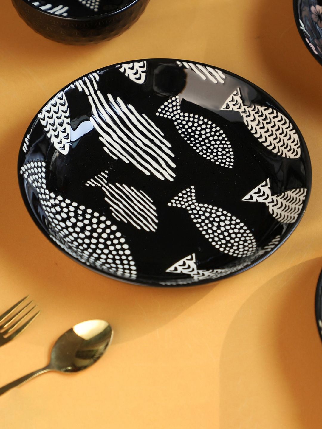 Nestasia Black & White Fish Printed Glossy Ceramic Plate Price in India