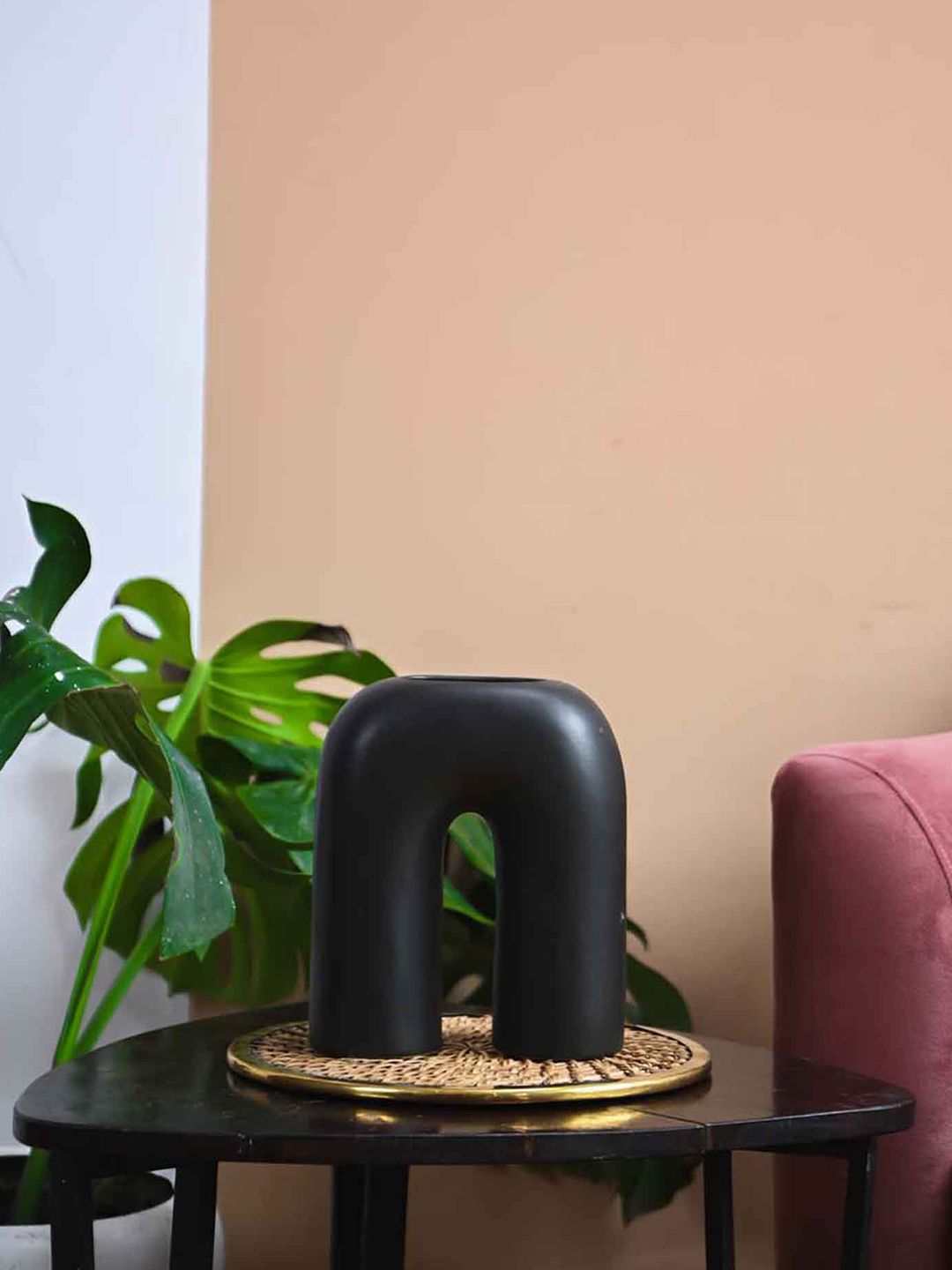 PUREZENTO  Black Solid U-Shaped Vases Price in India