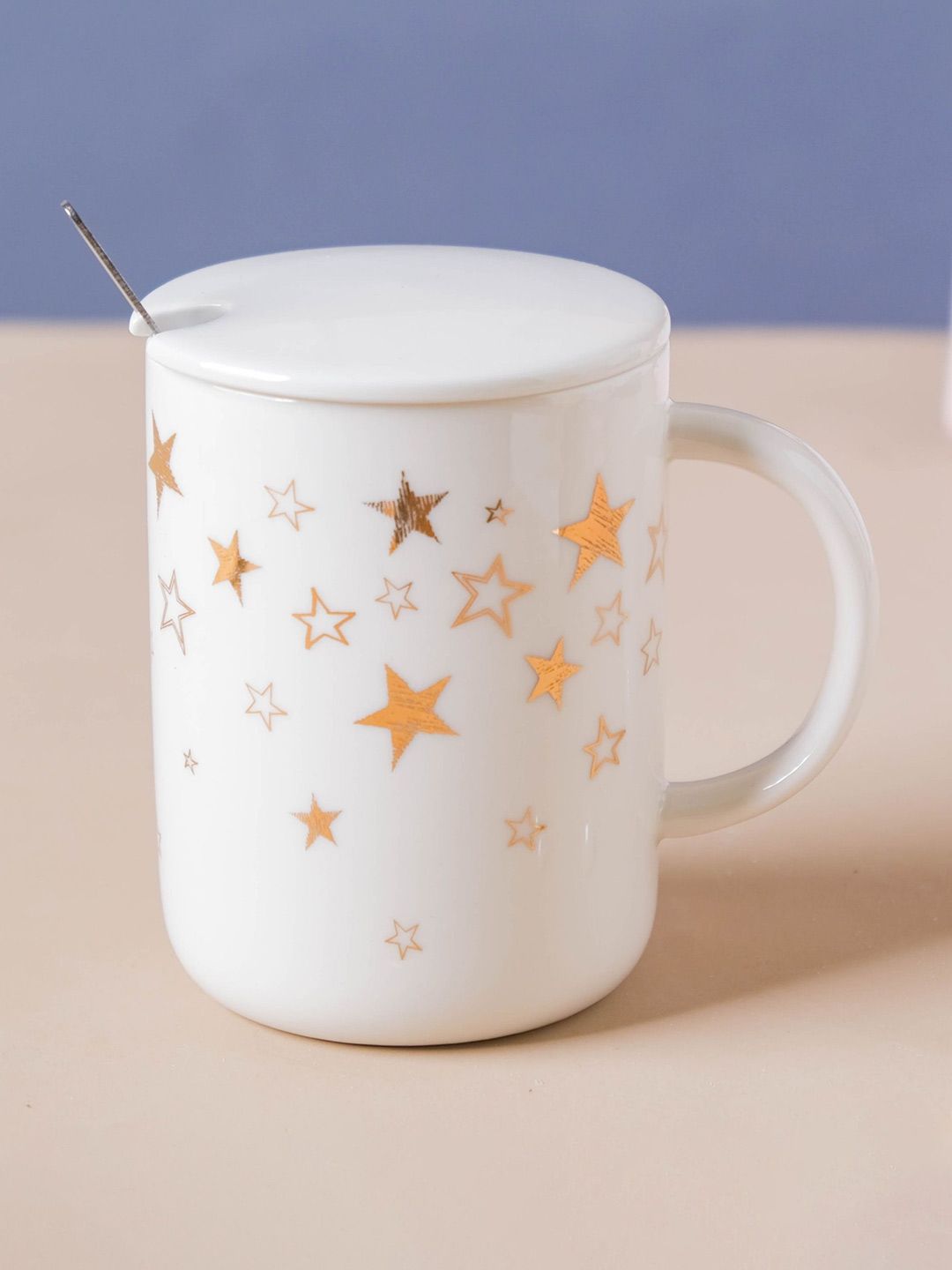 Nestasia White & Gold Stars Printed Ceramic Mug With Lid & Spoon Price in India