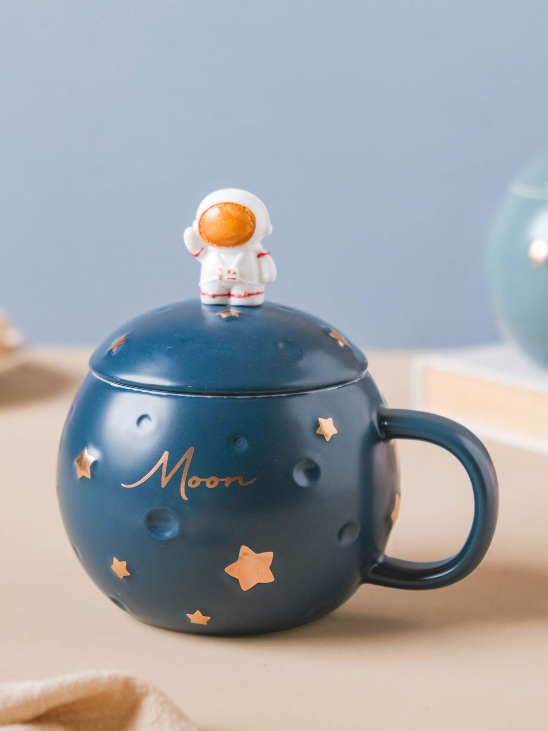 Nestasia Blue Printed Textured Astronaut Ceramic Glossy Cup with Lid & Spoon Price in India