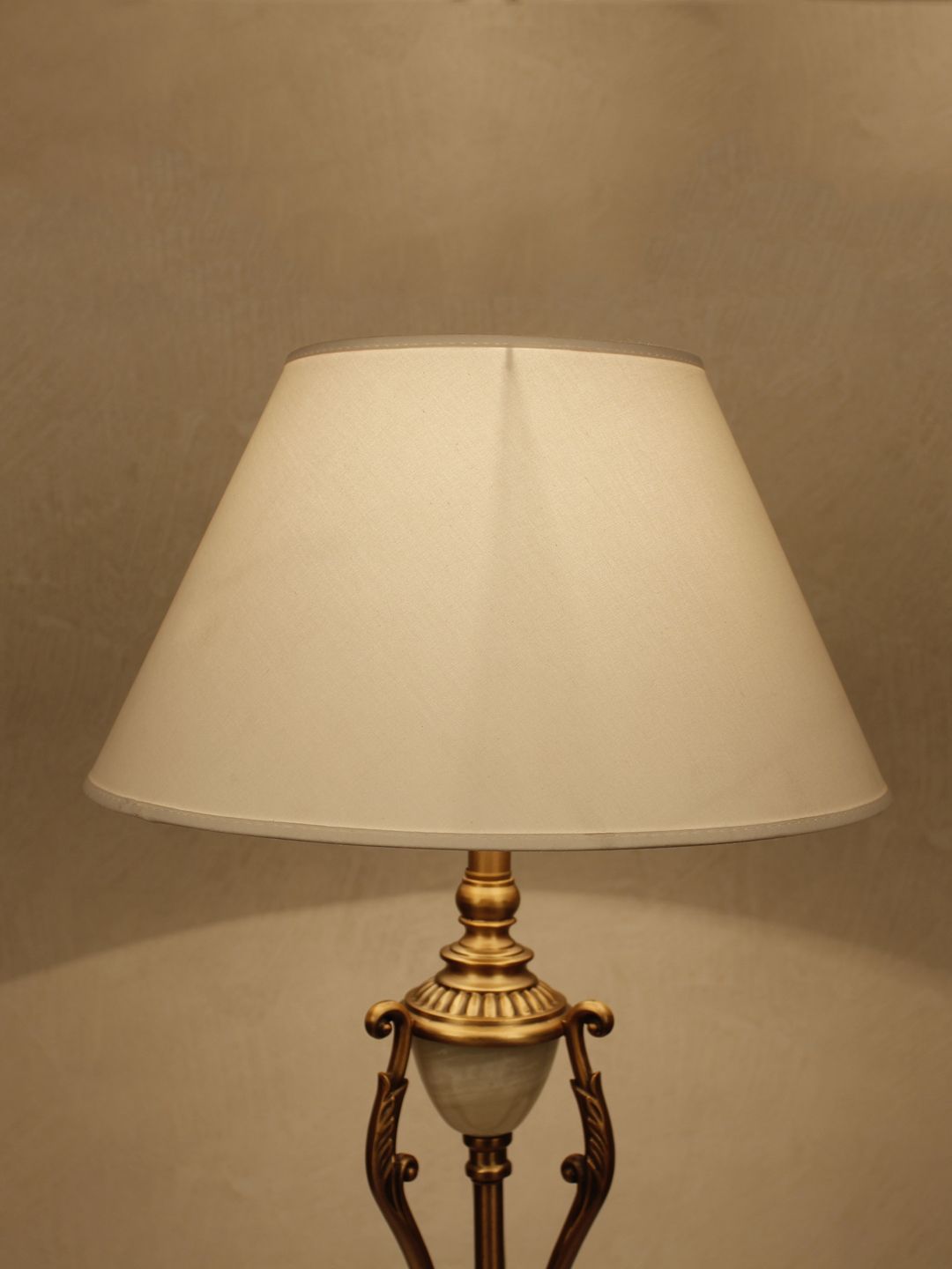 THE LIGHT STORE White Solid Cotemporary Table Top Lamp Shade Price in India