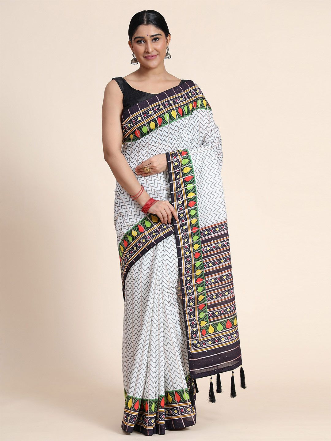 ASPORA Women White & Black Ethnic Motifs Fusion Jamdani Saree Price in India