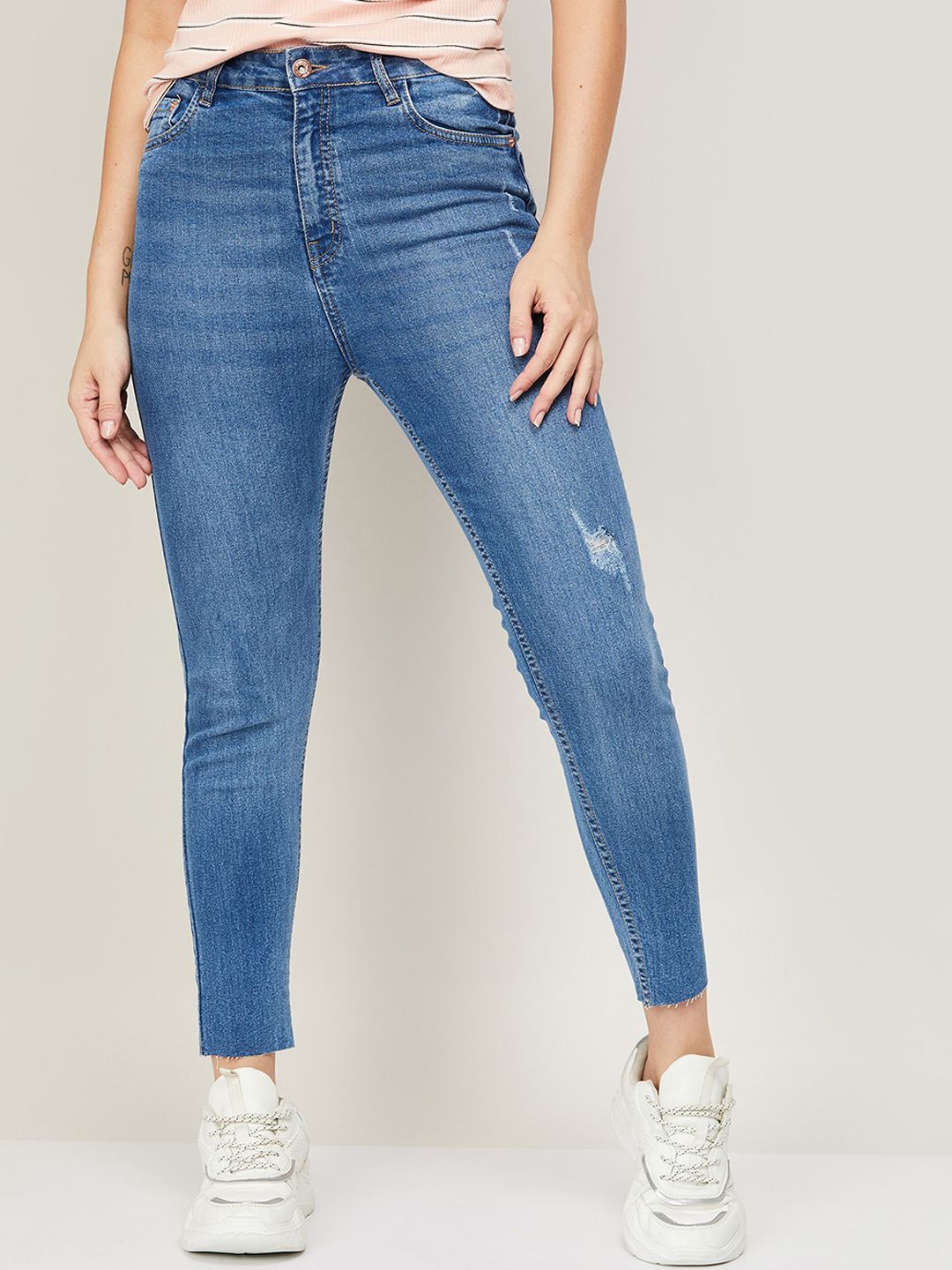 Ginger by Lifestyle Women Blue Low Distress Light Fade Jeans Price in India