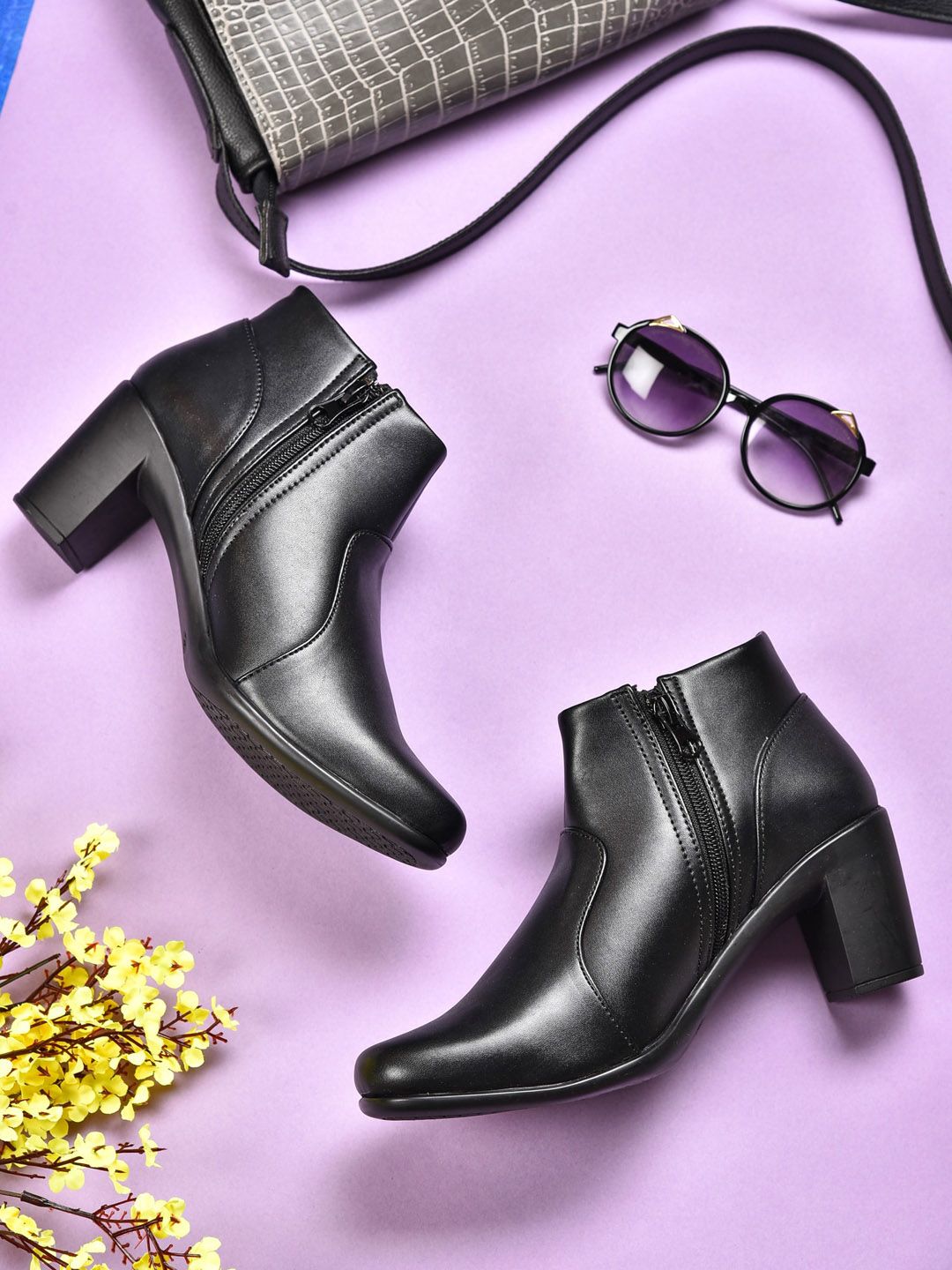 VALIOSAA Women Black Solid Block Heel Boots