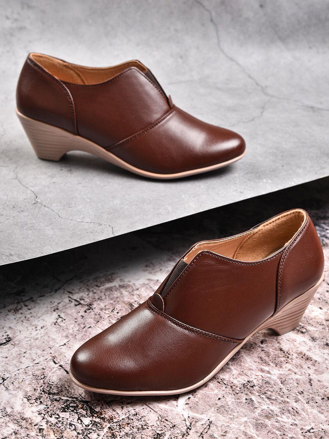 VALIOSAA Women Brown Solid Boots