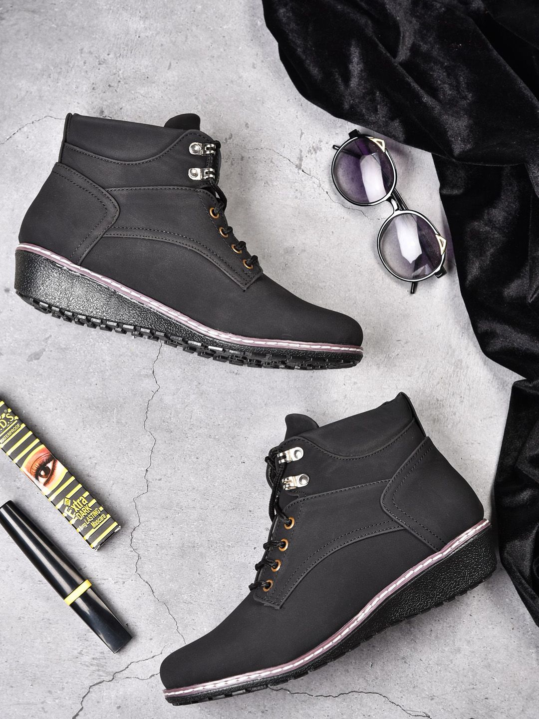 VALIOSAA Women Black Solid Regular Boots