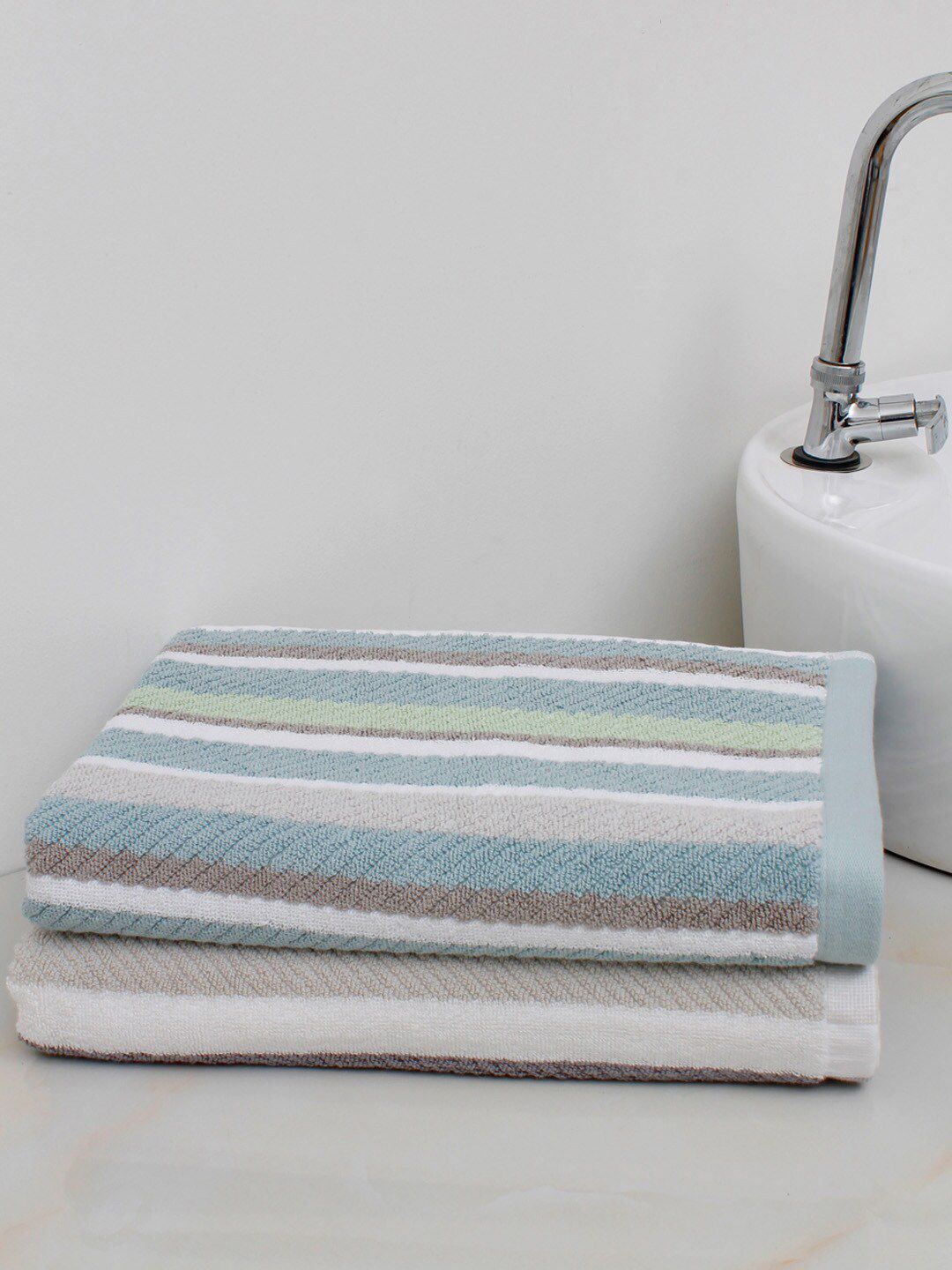 AVI Living Set of 2 Green & Beige Textured 600 GSM Cotton Bath Towels Price in India