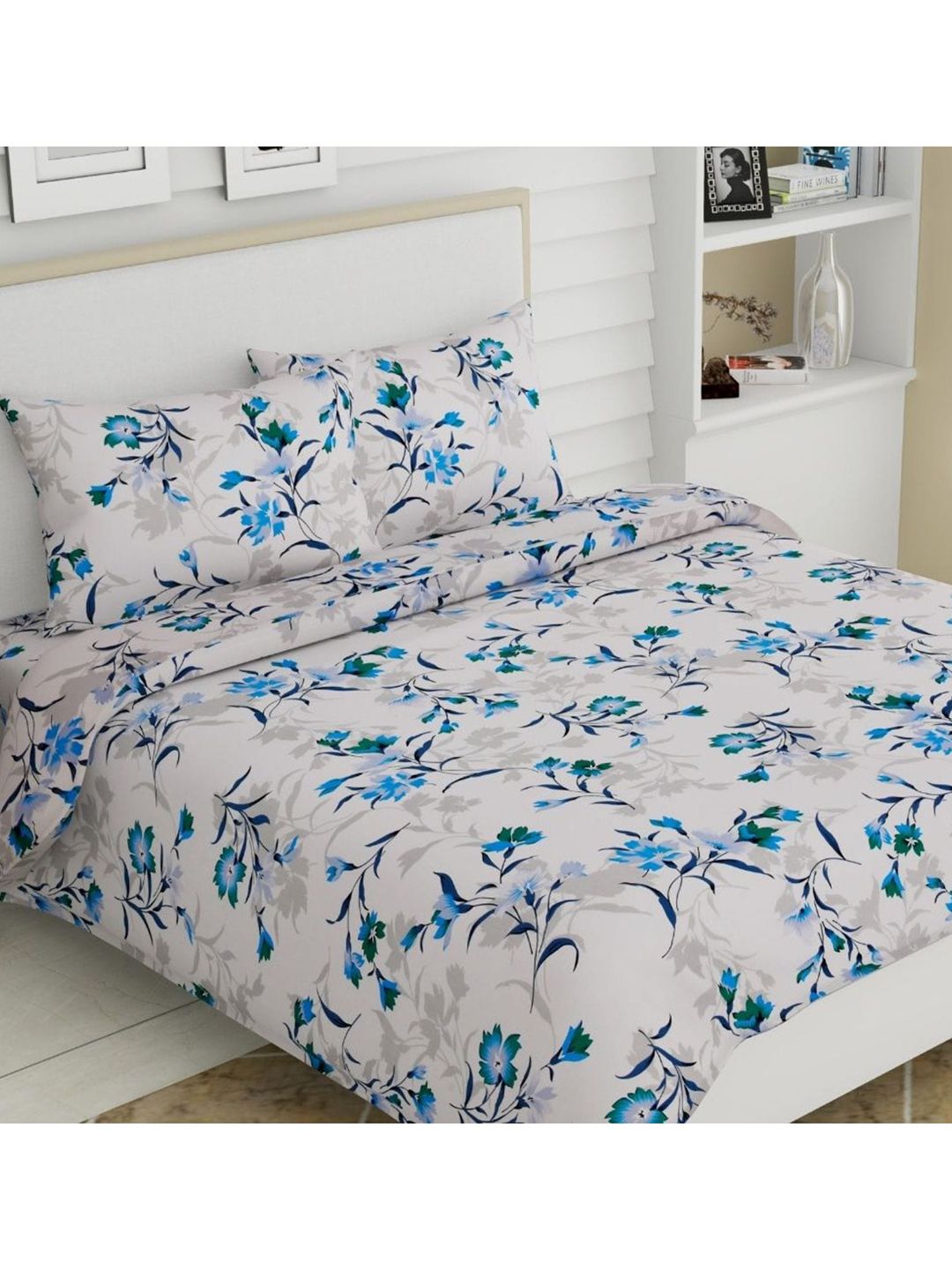 haus & kinder Blue & White 186 TC Queen Bedsheet with 2 Pillow Covers Price in India