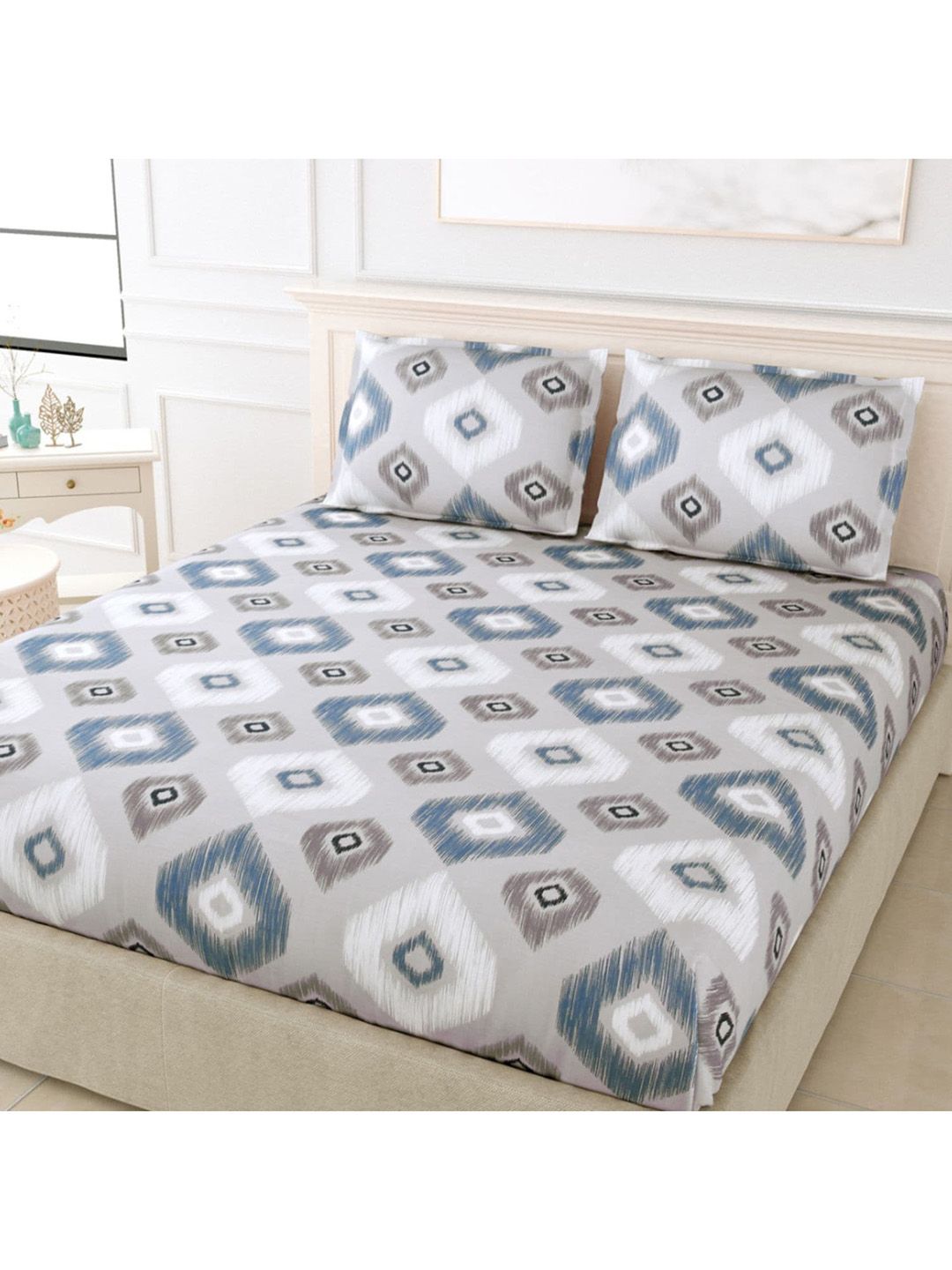 haus & kinder Grey & White Geometric 144 TC Queen Bedsheet with 2 Pillow Covers Price in India