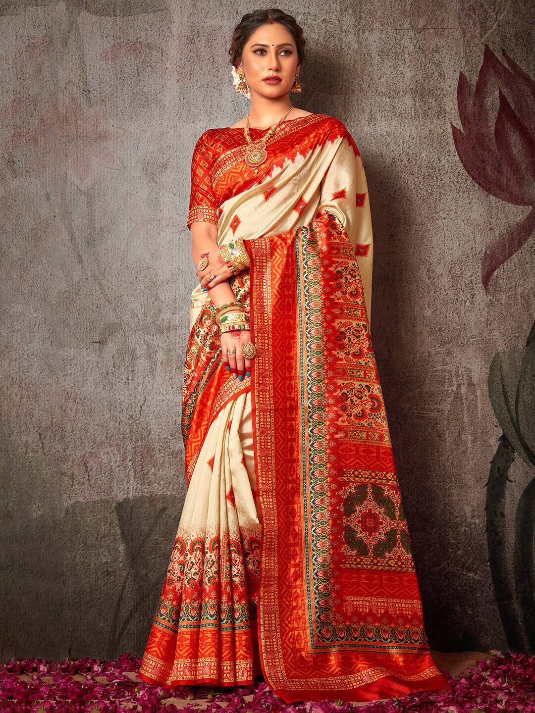 Mitera Off White & Red Ethnic Motifs Silk Blend Sambalpuri Saree Price in India