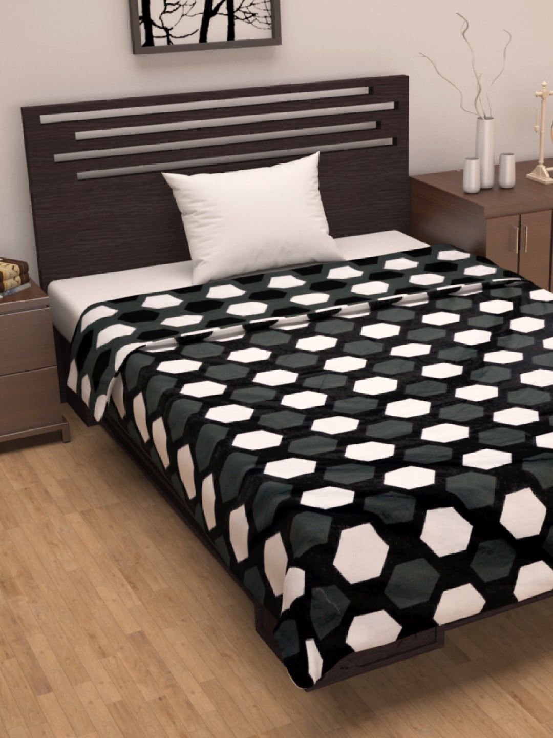 Divine Casa Black & White Geometric Mild Winter 120 GSM Single Bed Dohar Price in India
