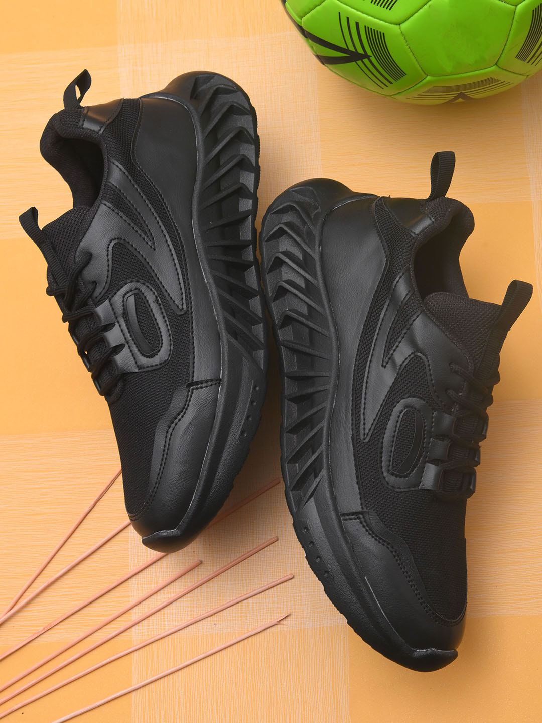 Roadster Men Black Textured Sneakers