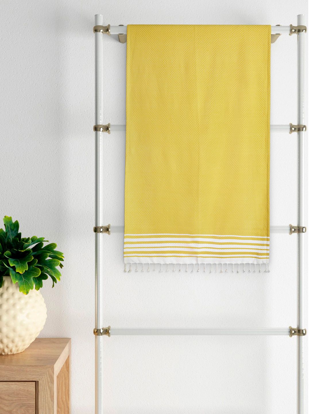 Living scapes by Pantaloons Yellow Solid Pure Cotton 520 GSM Bath Towels Price in India