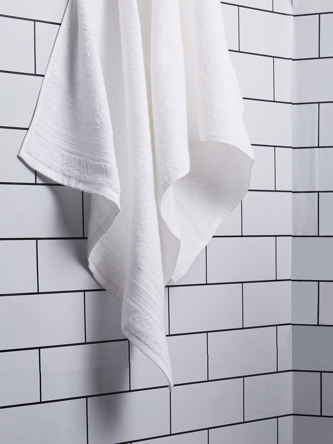 SPACES  White Solid 400GSM Pure Cotton Bath Towel