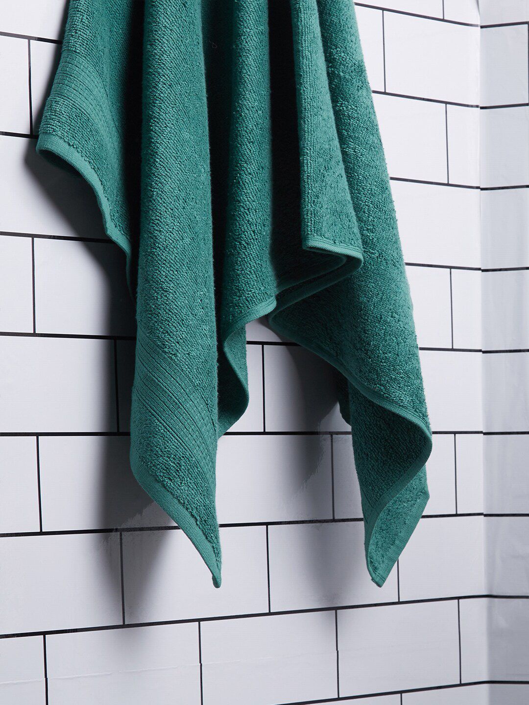 SPACES Green Solid 100% Cotton 400 GSM Bath Towels Price in India