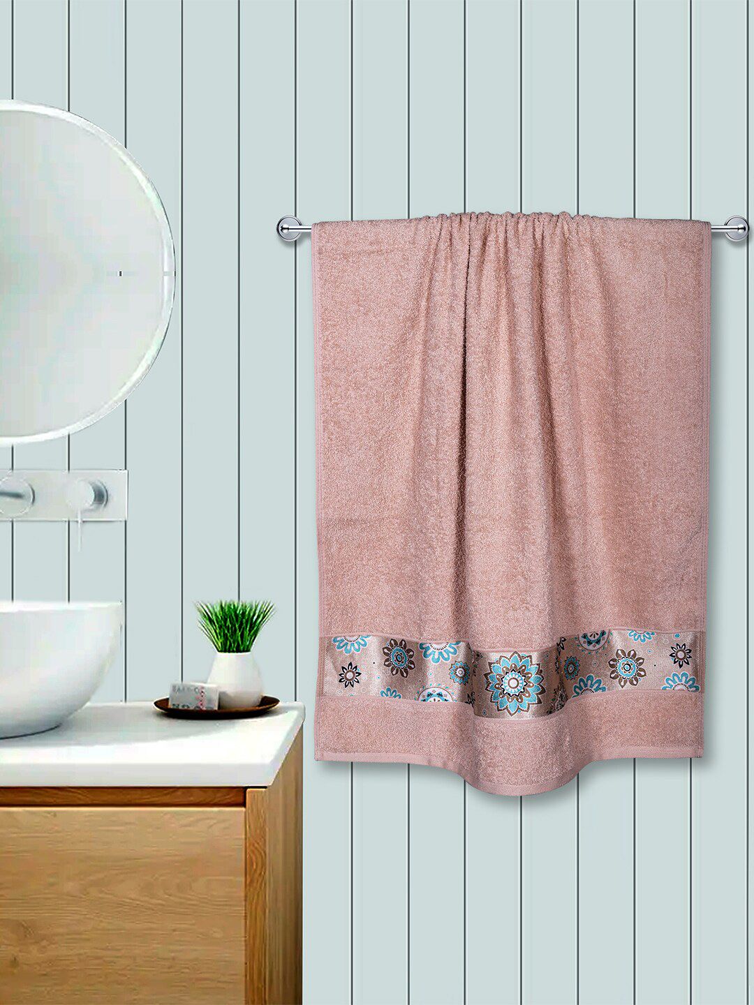 RANGOLI Pink  Solid Pure Cotton 450 GSM Bath Towels Price in India