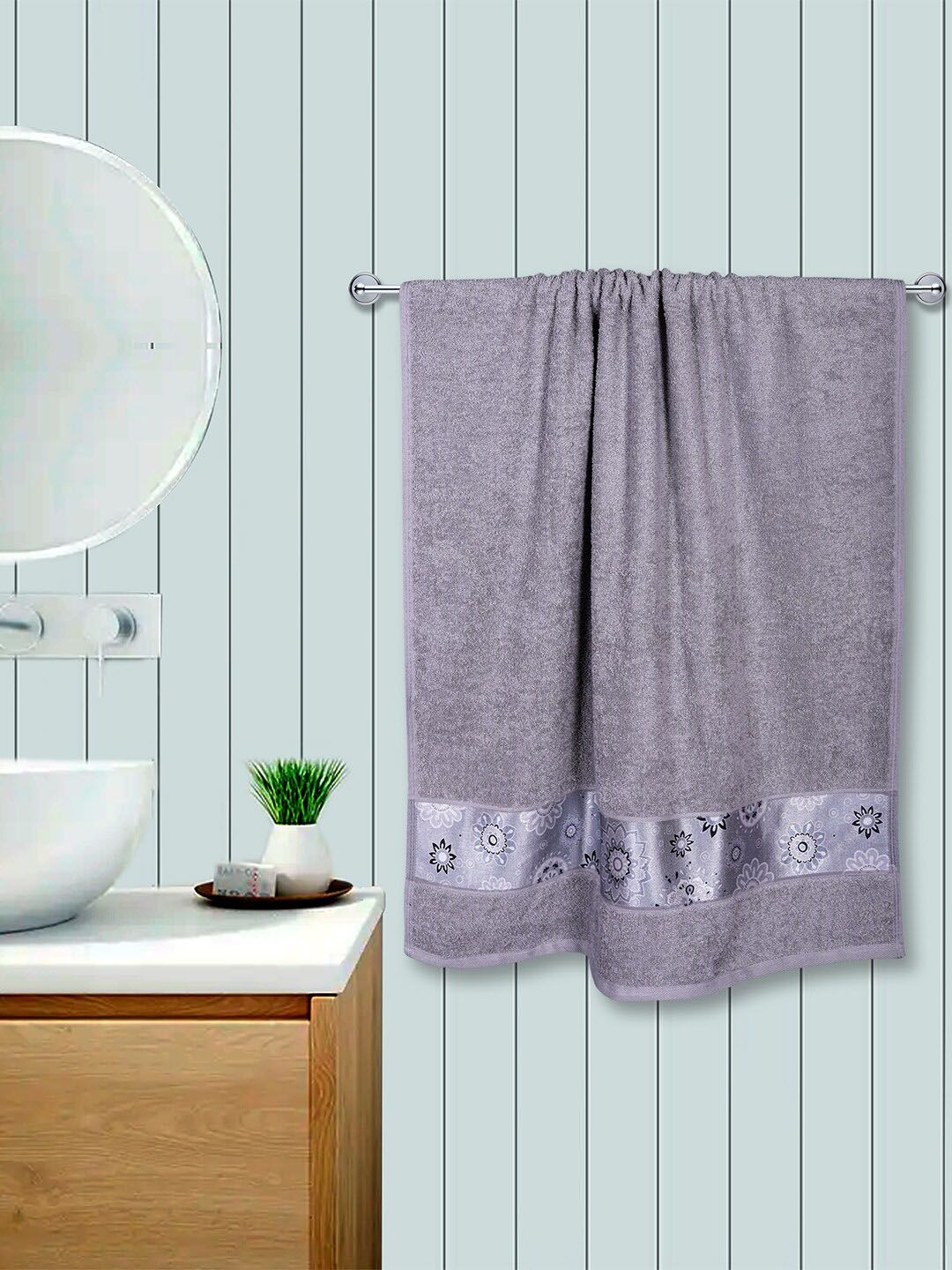 RANGOLI Grey Printed 450 GSM100% Cotton Bath Towels Price in India