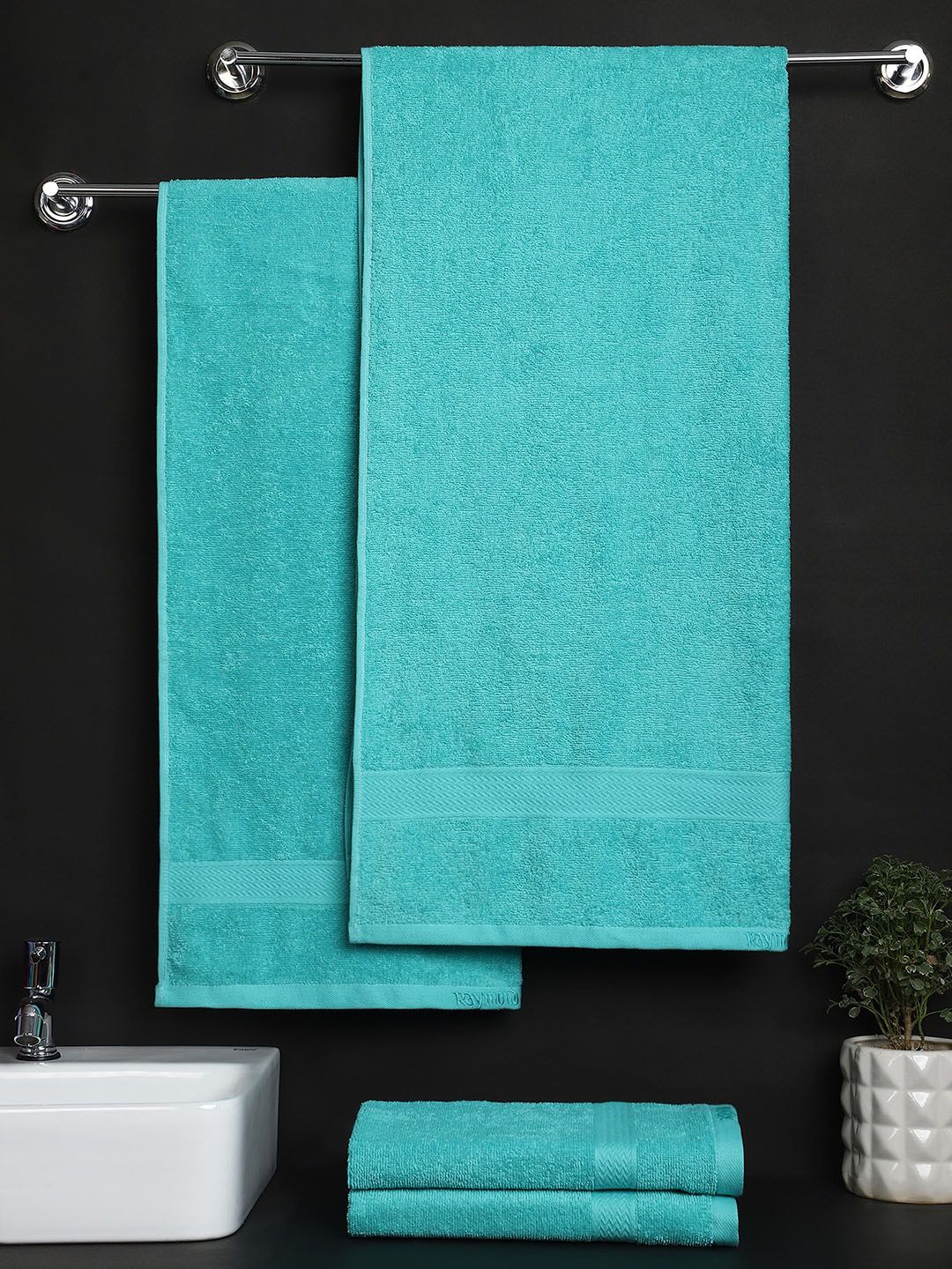 Raymond Home Set Of 4 Green Solid 100 % Cotton 380 GSM Towel Set Price in India