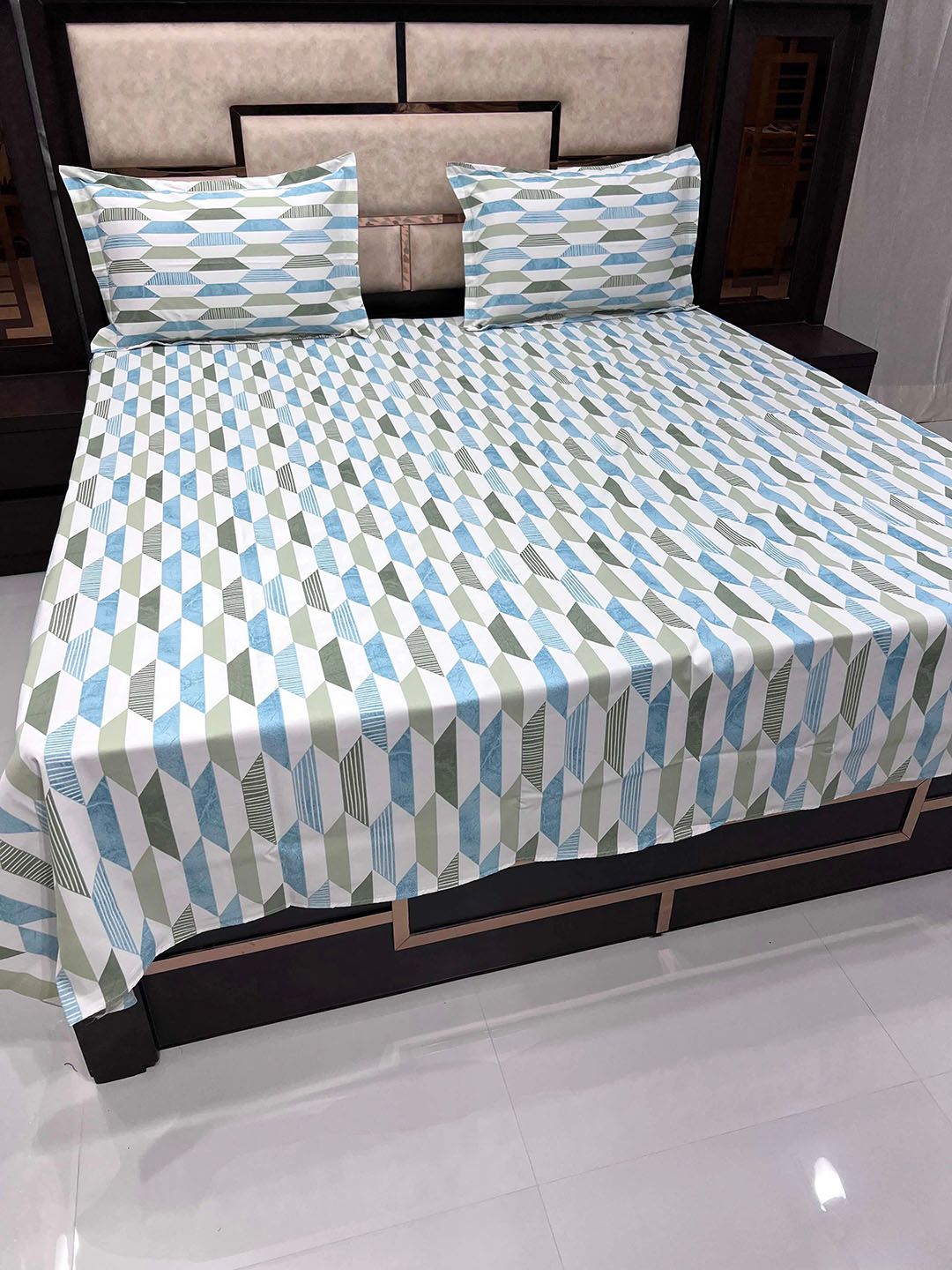 Pure Decor Green & Blue Geometric 260 TC Queen Bedsheet with 2 Pillow Covers Price in India