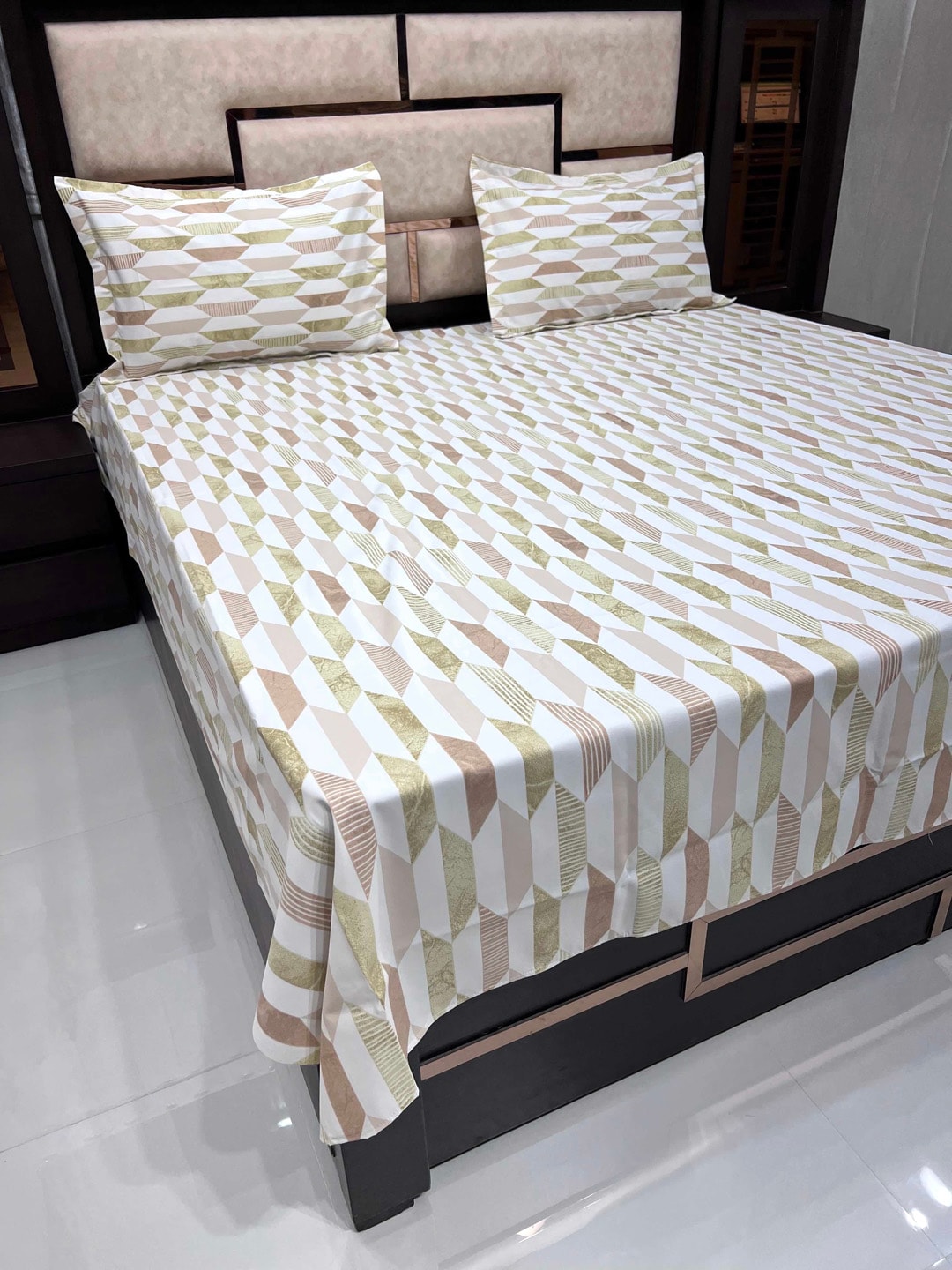 Pure Decor Brown & White Geometric 260 TC Queen Bedsheet with 2 Pillow Covers Price in India