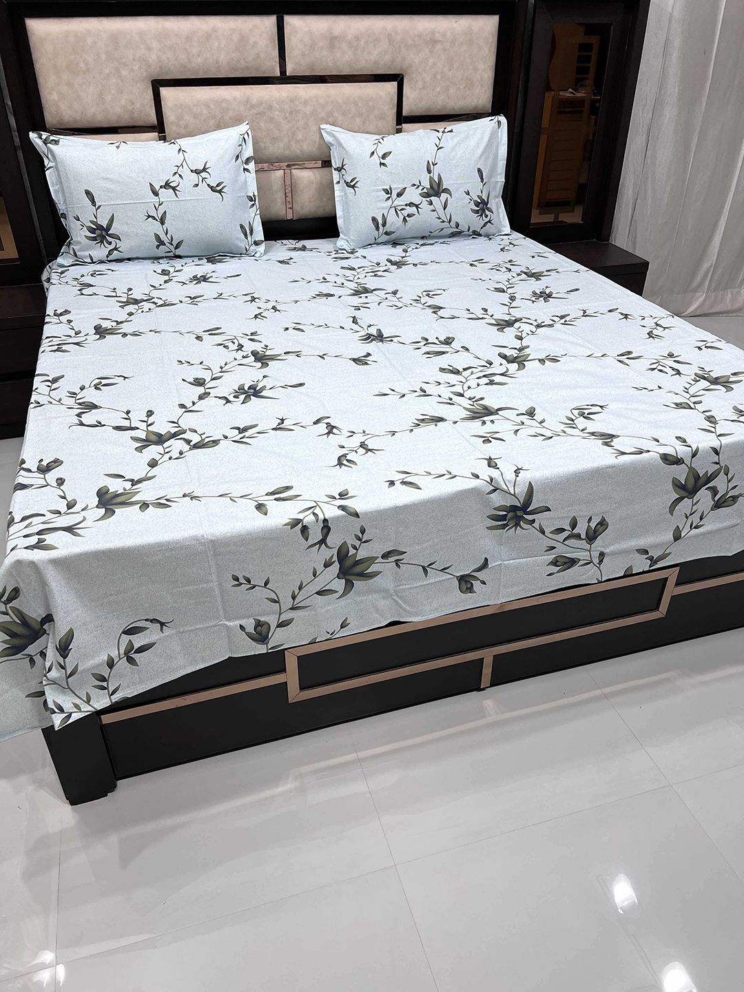 Pure Decor Green & White Floral 260 TC Queen Bedsheet with 2 Pillow Covers Price in India