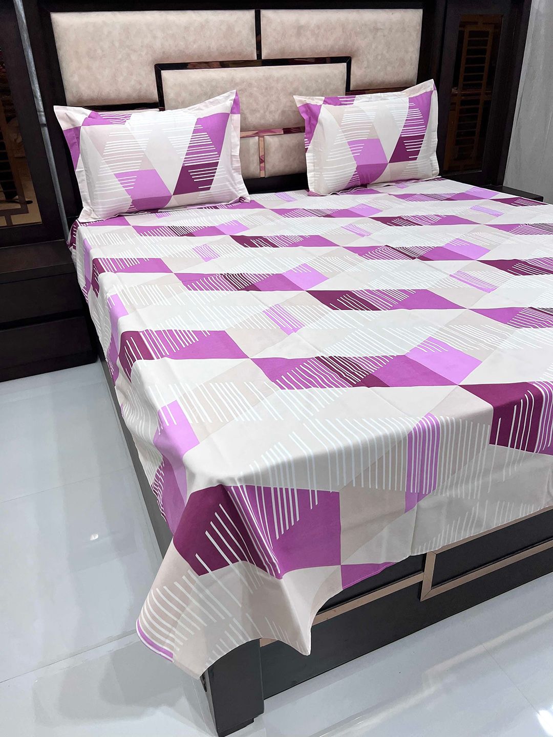 Pure Decor Pink & White Geometric 260 TC Queen Pure Cotton Bedsheet with 2 Pillow Covers Price in India