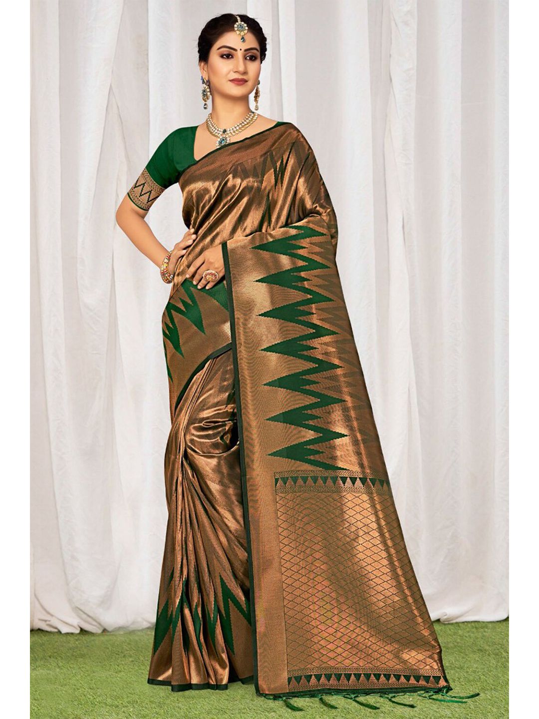KARAGIRI Green & Gold-Toned Woven Design Zari Silk Blend Kanjeevaram Saree Price in India