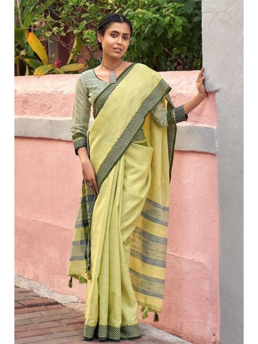 KARAGIRI Green & Black Linen Blend Saree Price in India