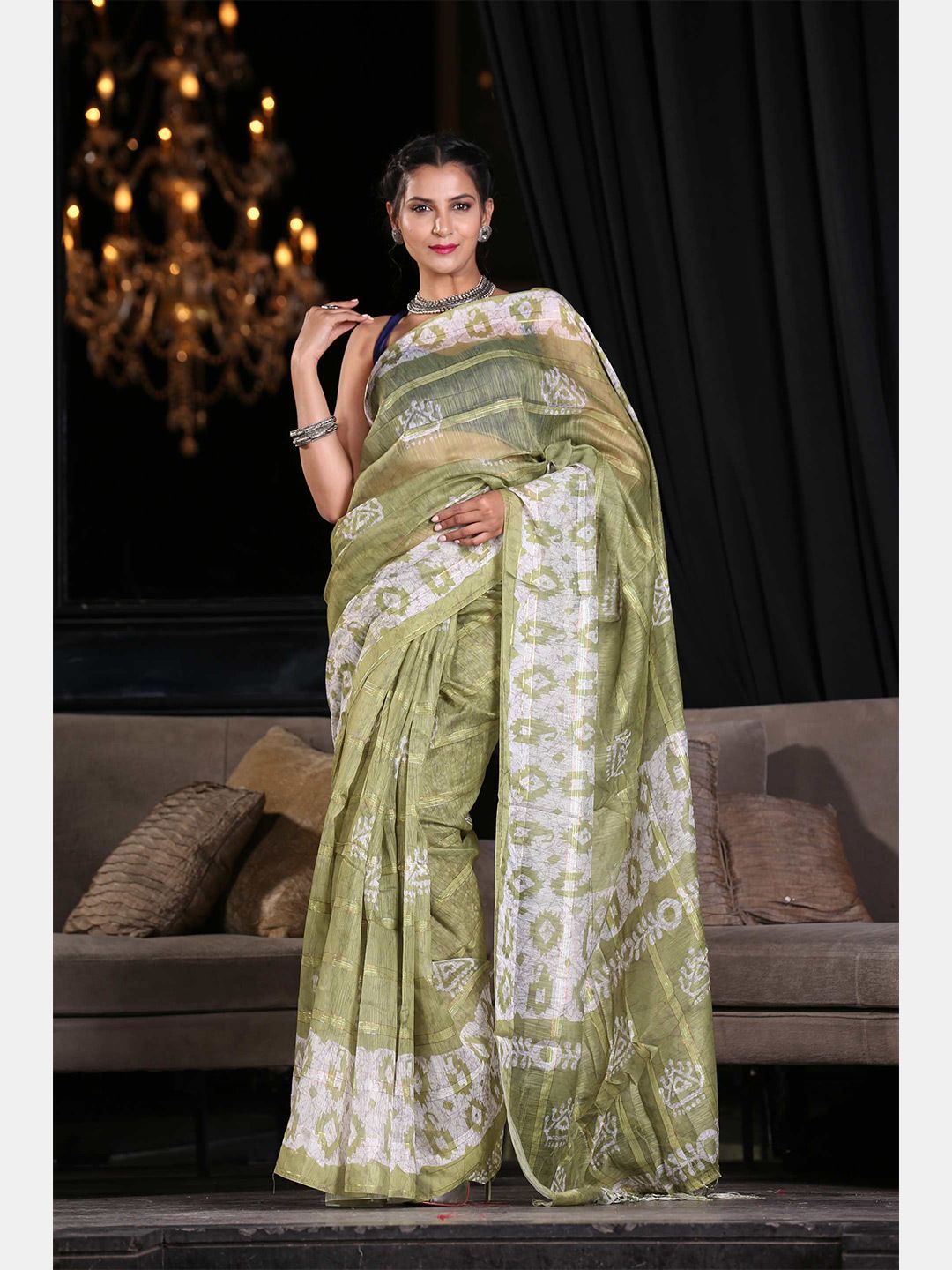 KARAGIRI Green & White Batik Silk Blend Saree Price in India