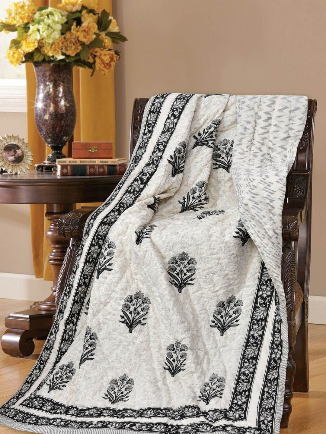 BLOCKS OF INDIA Adults Grey & Black Ethnic Motifs Mild Winter 350 GSM Quilt Single Bed Price in India