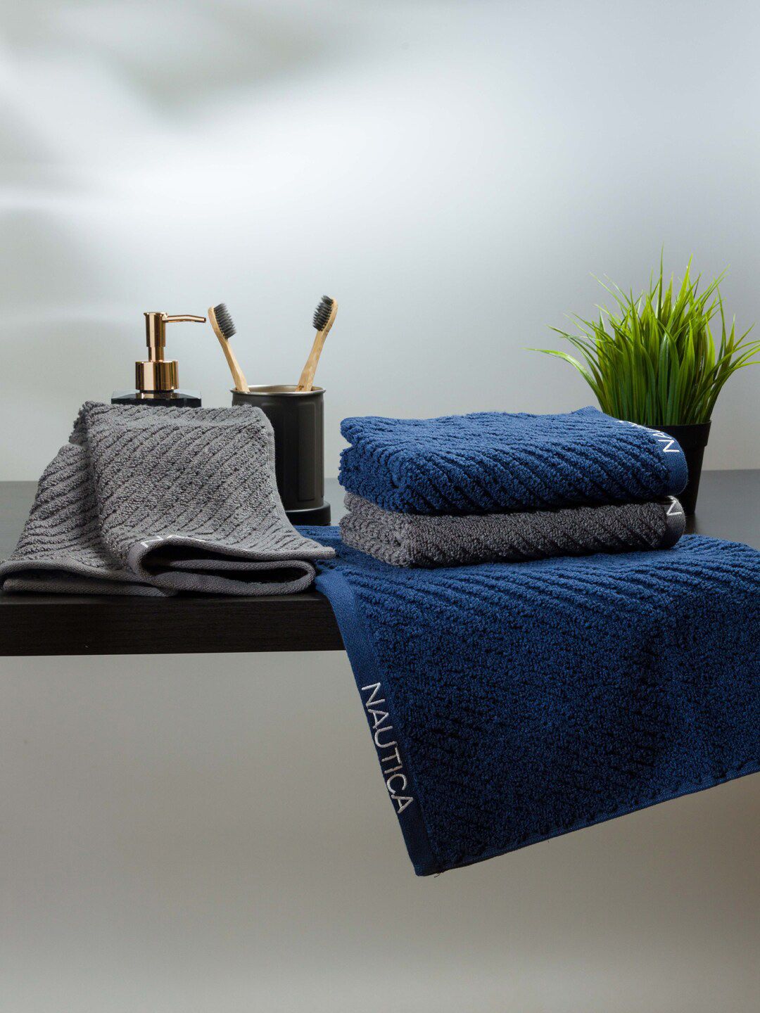 Nautica Set of 4 Grey & Navy Blue Pure Cotton 600 GSM Hand Towels Price in India