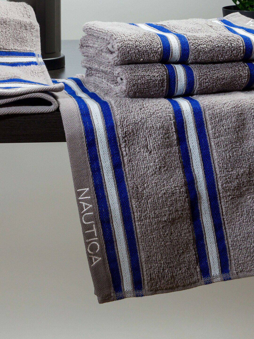 Nautica Set Of 4 Solid 500 GSM Pure Cotton Hand Towels Price in India