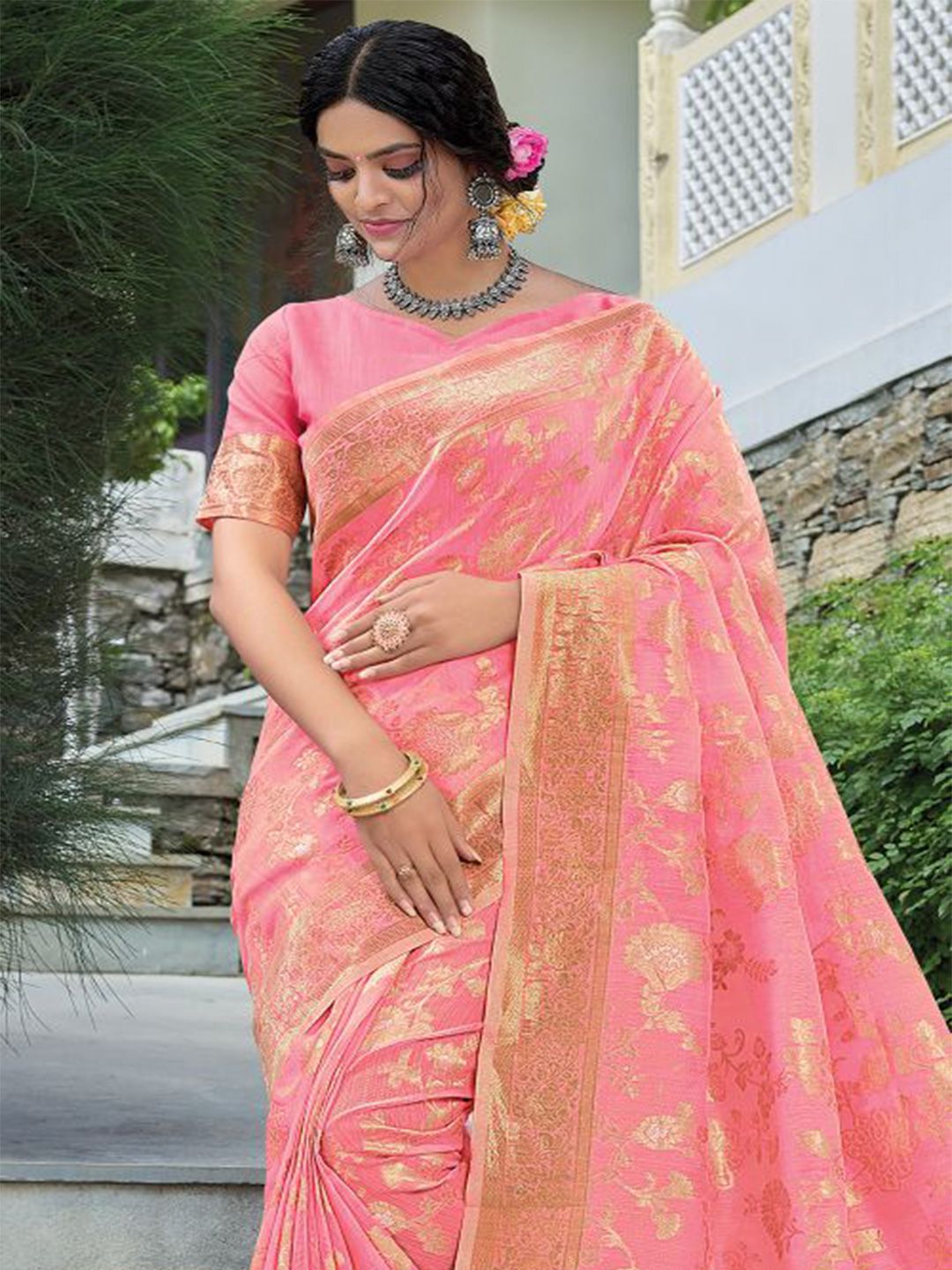 KARAGIRI Pink & Gold-Toned Woven Design Zari Linen Blend Saree Price in India