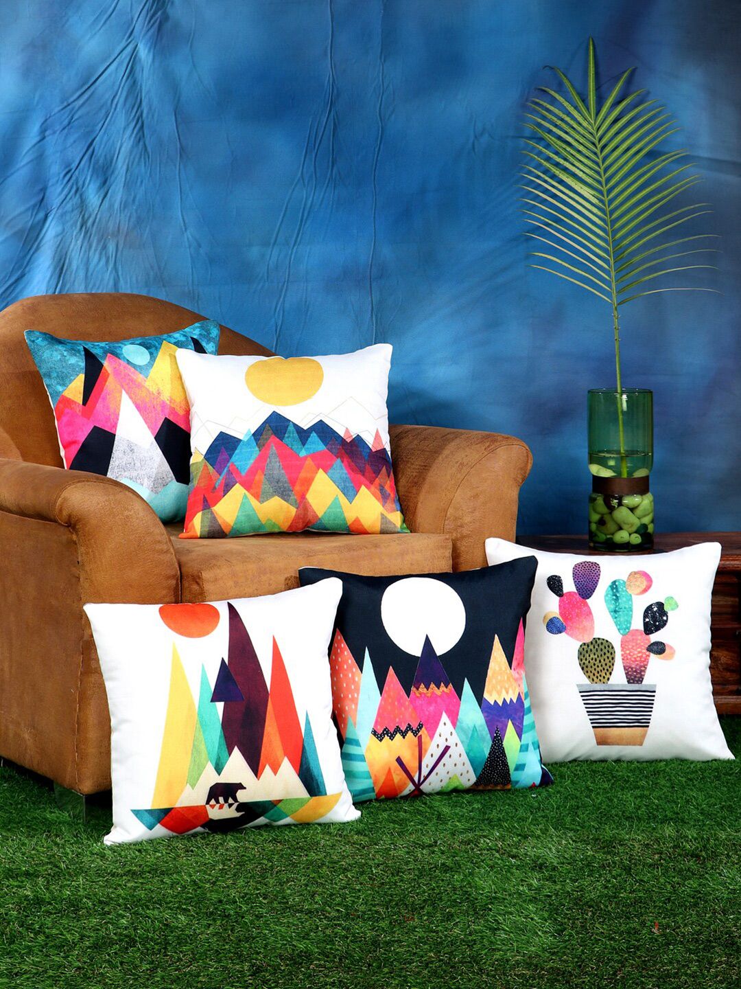 SOKNACK White & Navy Blue Set of 5 Geometric Square Cushion Covers Price in India