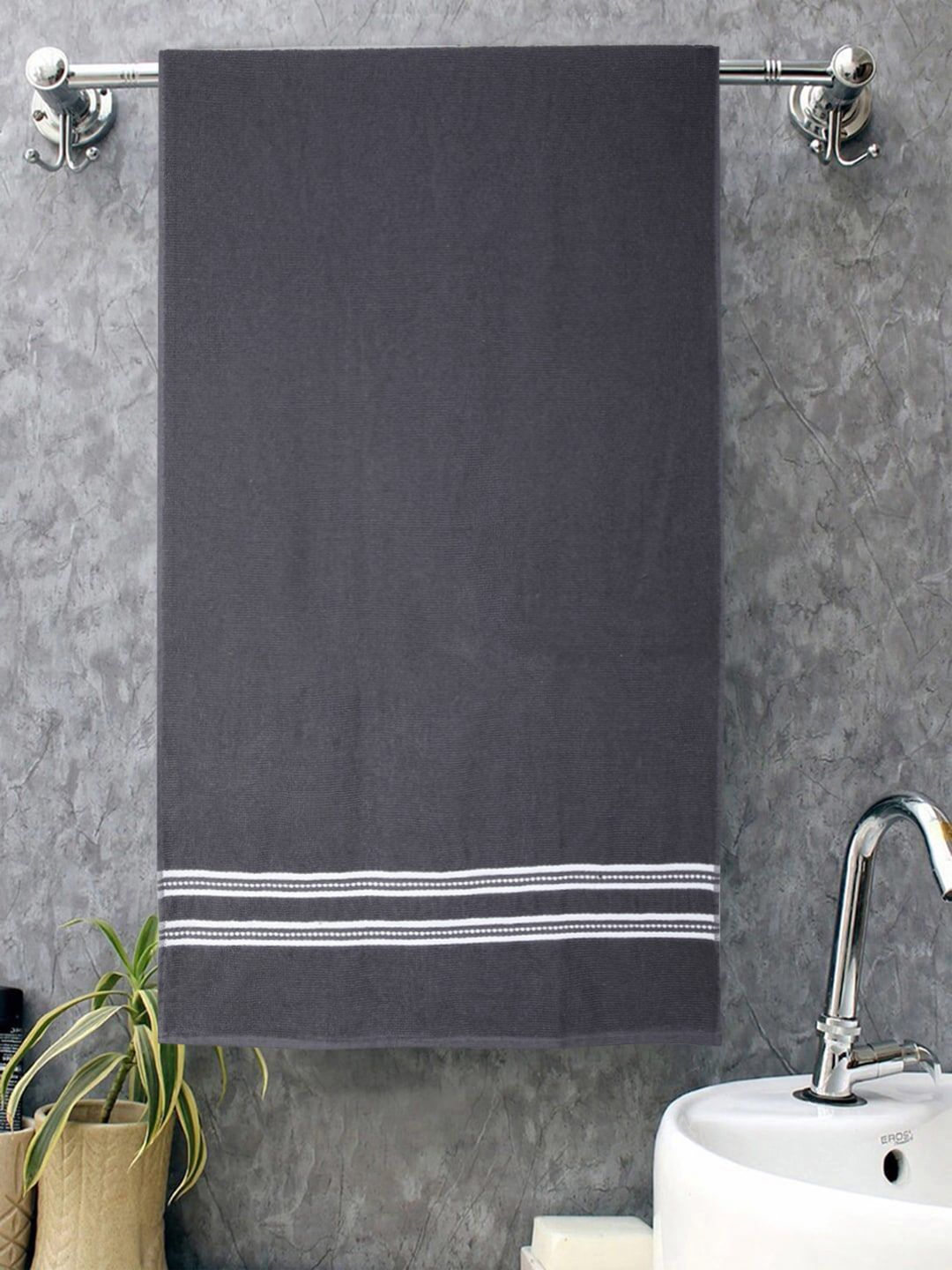 ROMEE Set of 2 Grey Solid 500 GSM Cotton Bath Towels Price in India