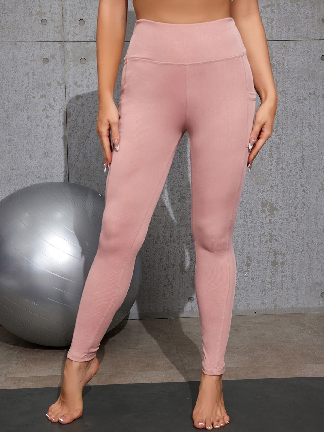 URBANIC Women Pink Solid Ankle Length Yoga Tights Price in India