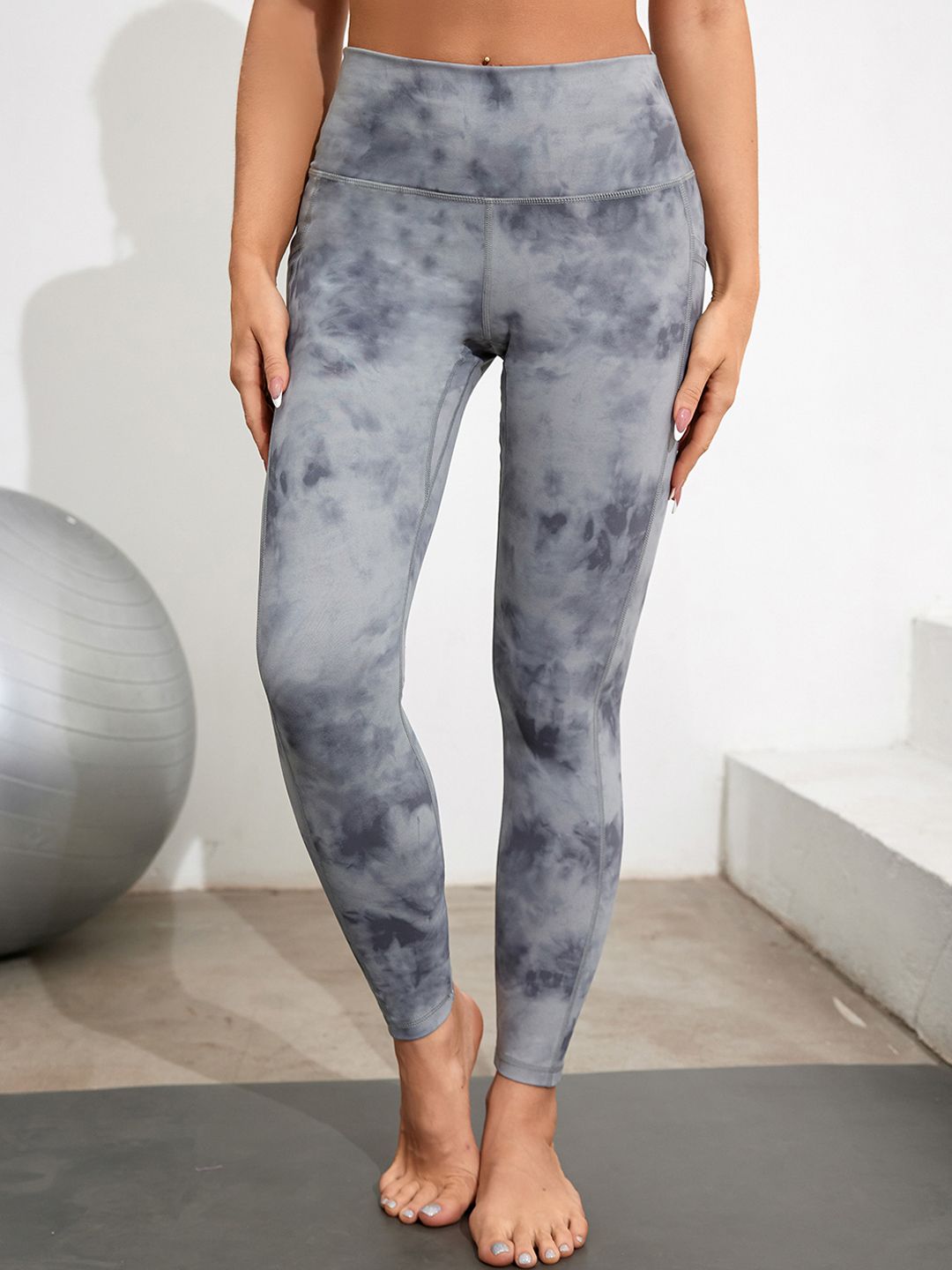 URBANIC Women Grey Printed Yoga Tights Price in India