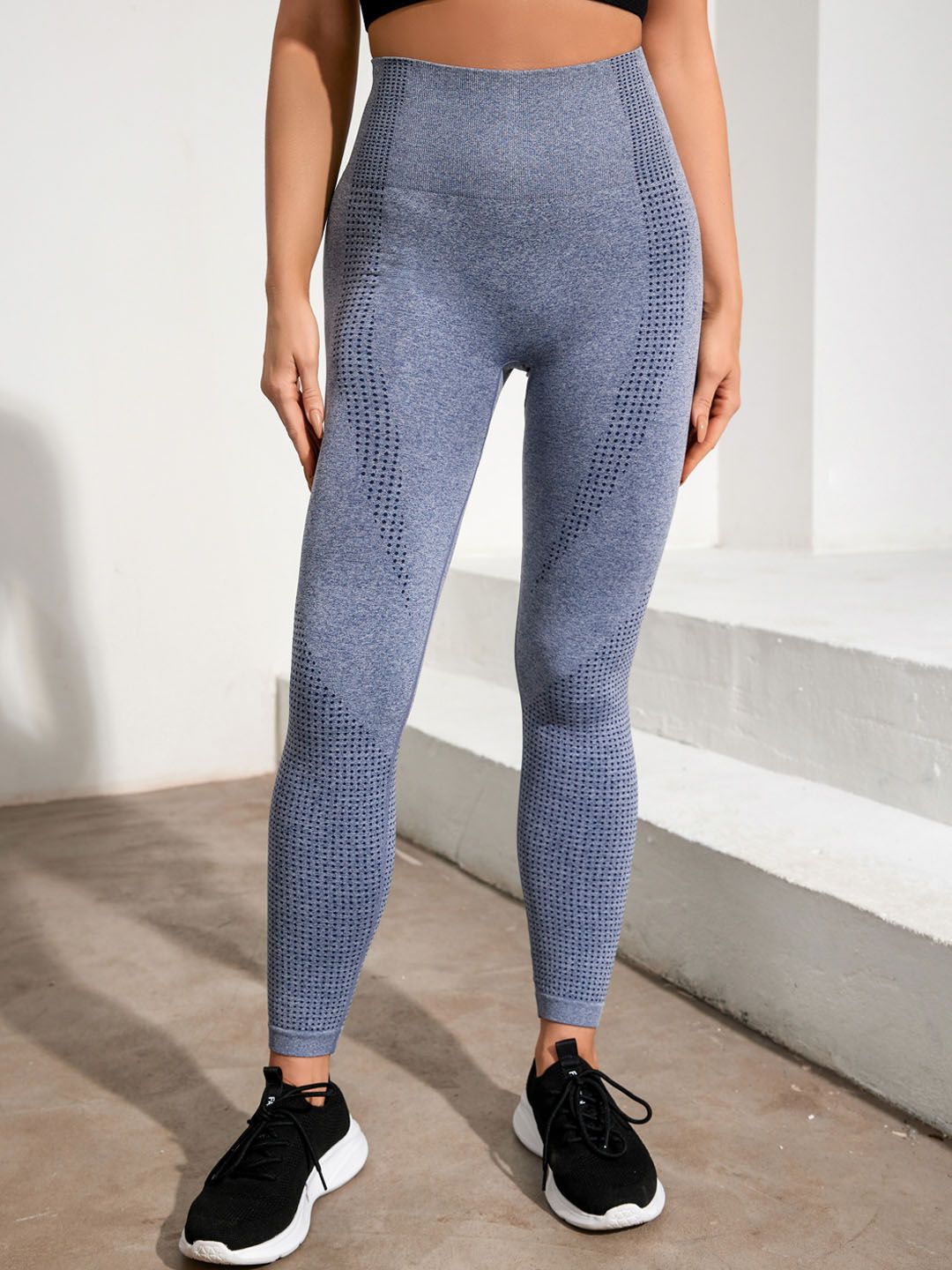 URBANIC Women Grey Patterned Ankle Length Training & Gym Tights Price in India