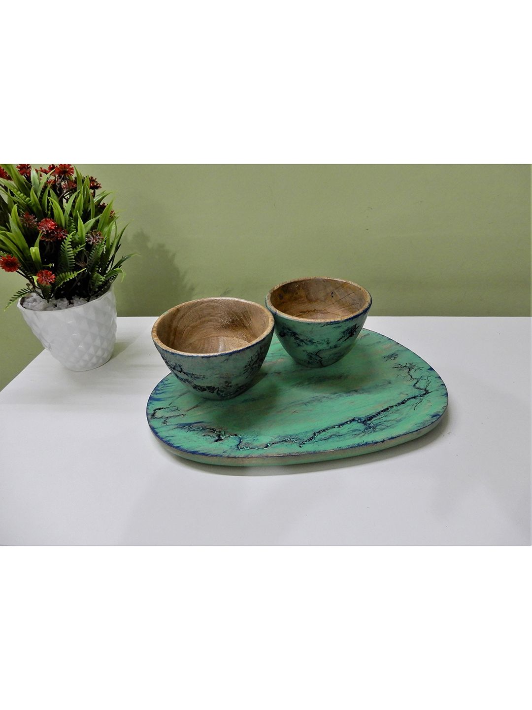 Disoo Fashions Green Solid Wood Oval Shape Tray Cum Platter With 2 Bowls Price in India