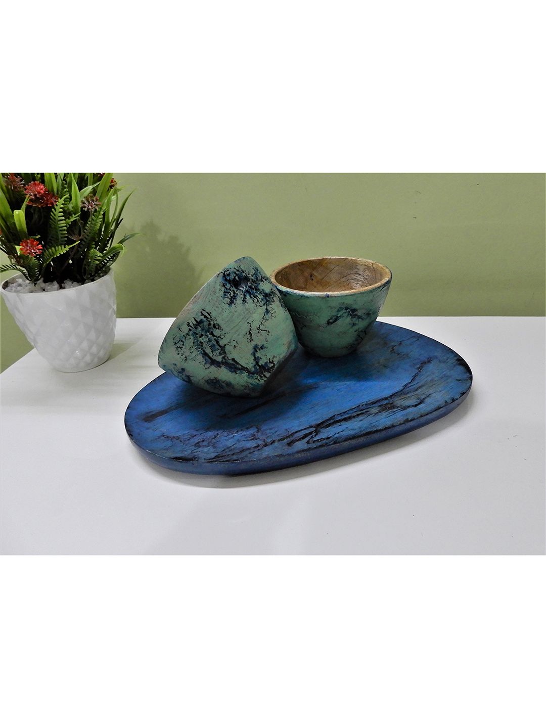 Disoo Fashions Blue Solid Wood Oval Shape Tray Cum Platter With 2 Bowls Price in India