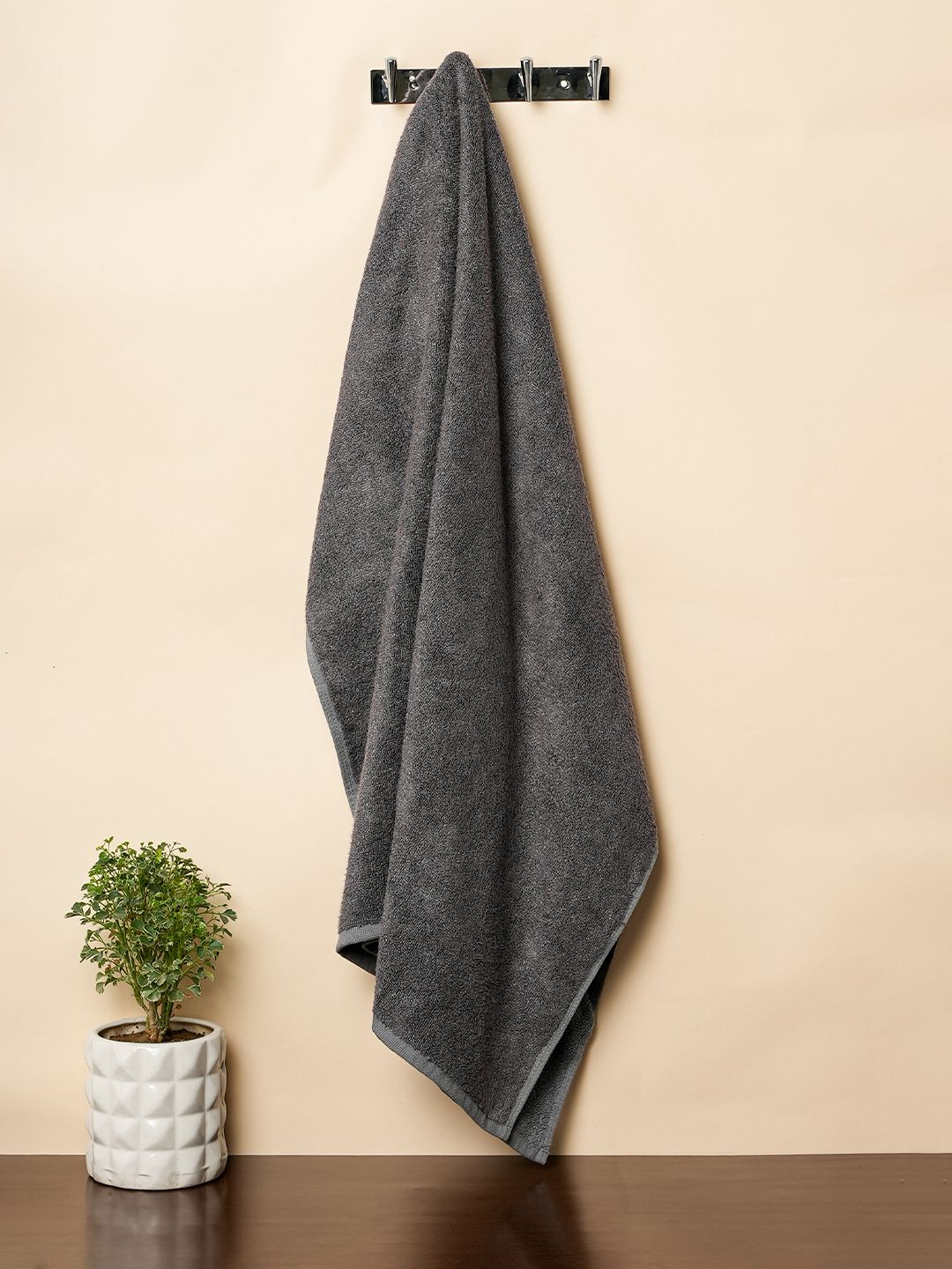MUSH Unisex Grey Solid 500 Gsm Bath Towels Price in India