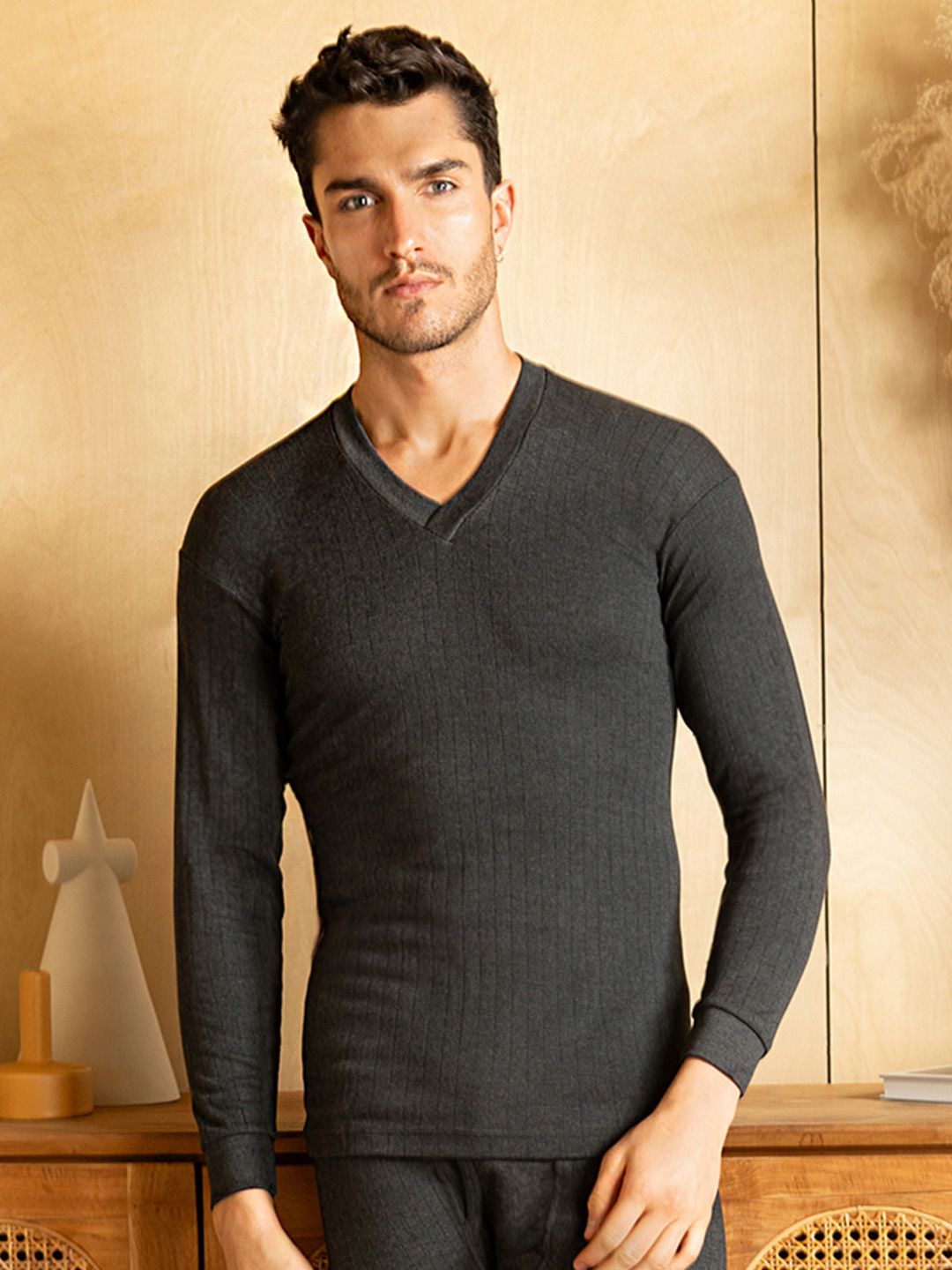 LUX PARKER Men Black Solid Slim-Fit  Cotton Thermal Top