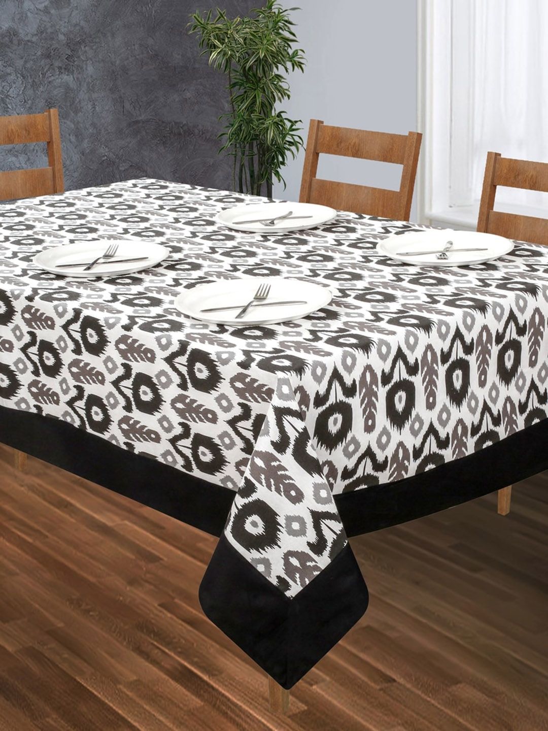 SHADES of LIFE Black & White Printed Cotton 4-Seater Table Cover Price in India