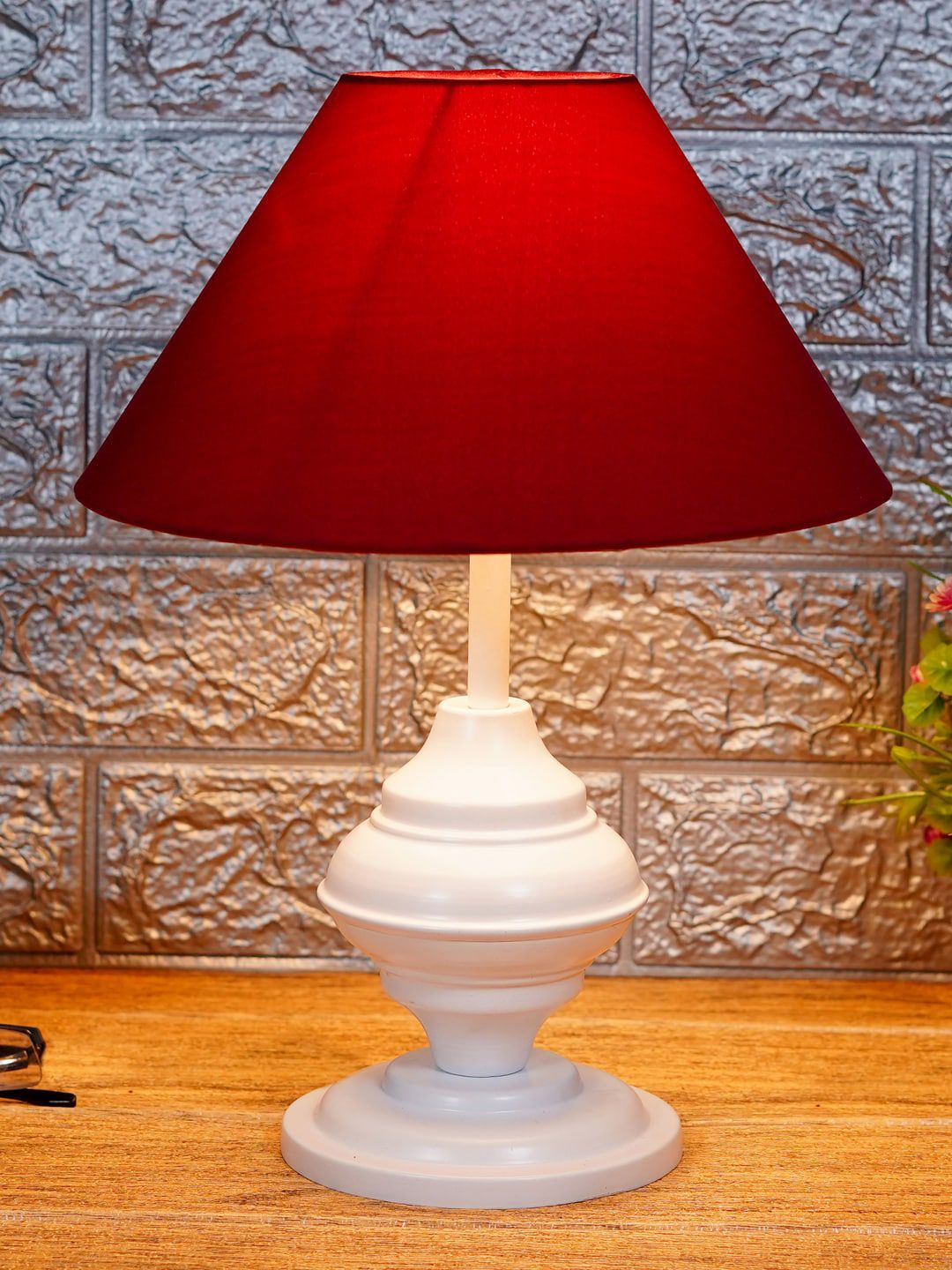 foziq White & Red Solid Metal Table Lamps Price in India