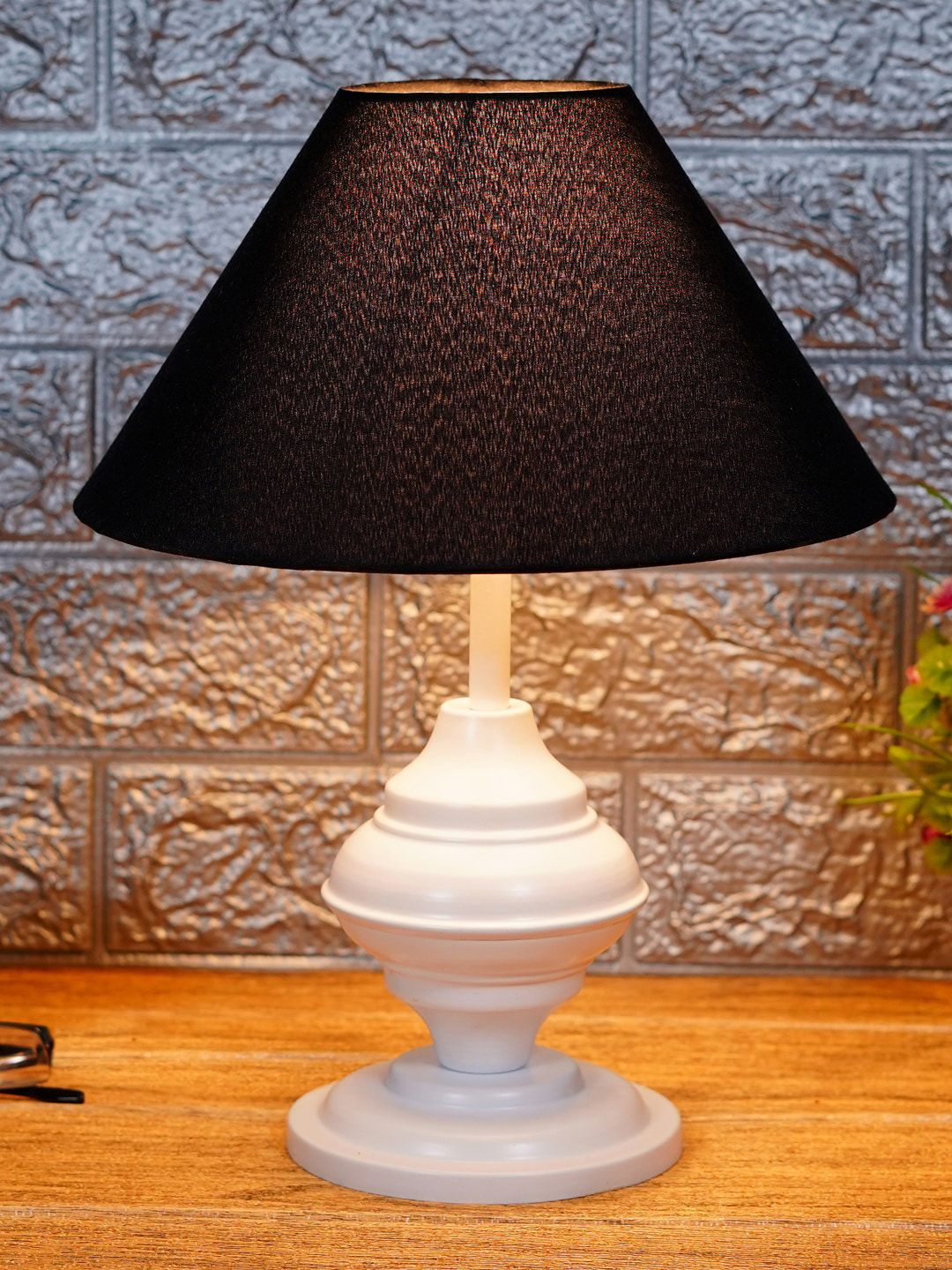 foziq White & Black Textured Table Lamps With Shade Price in India