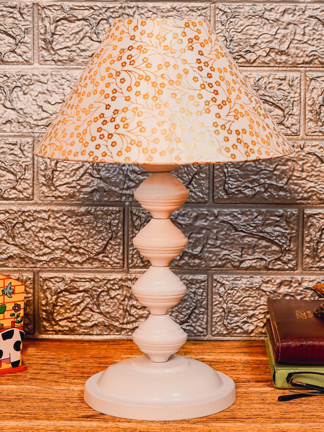 foziq White Solid Metal Table Lamps With Shade Price in India